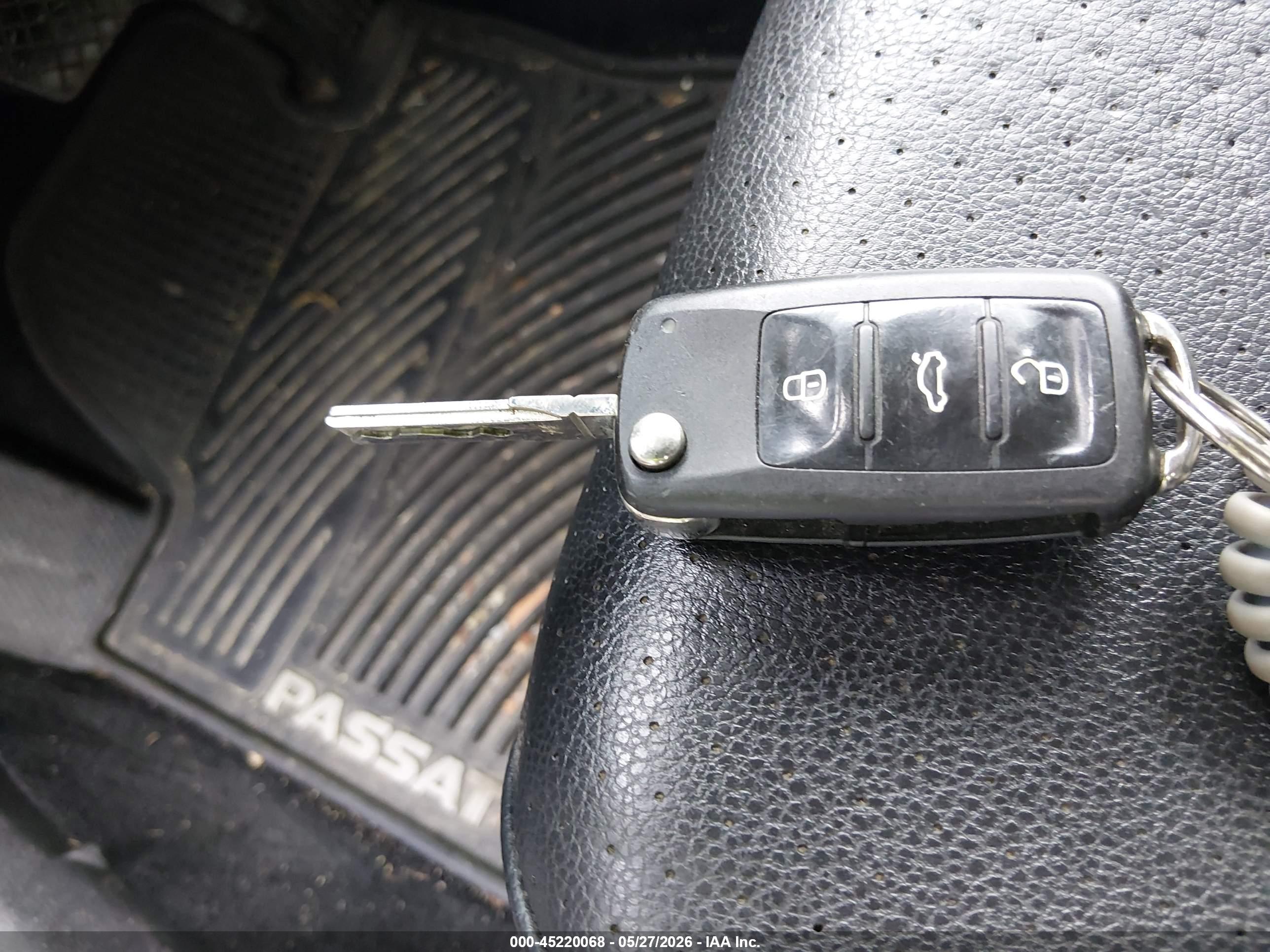 VOLKSWAGEN PASSAT image 11