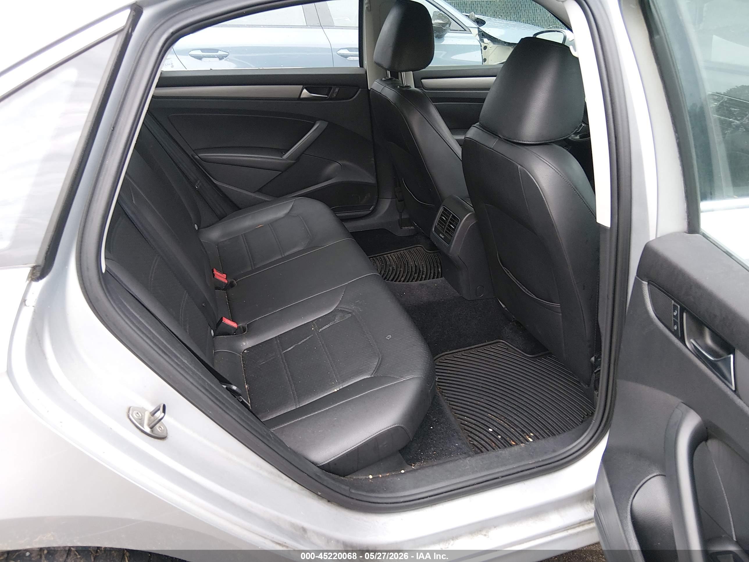 VOLKSWAGEN PASSAT image 8