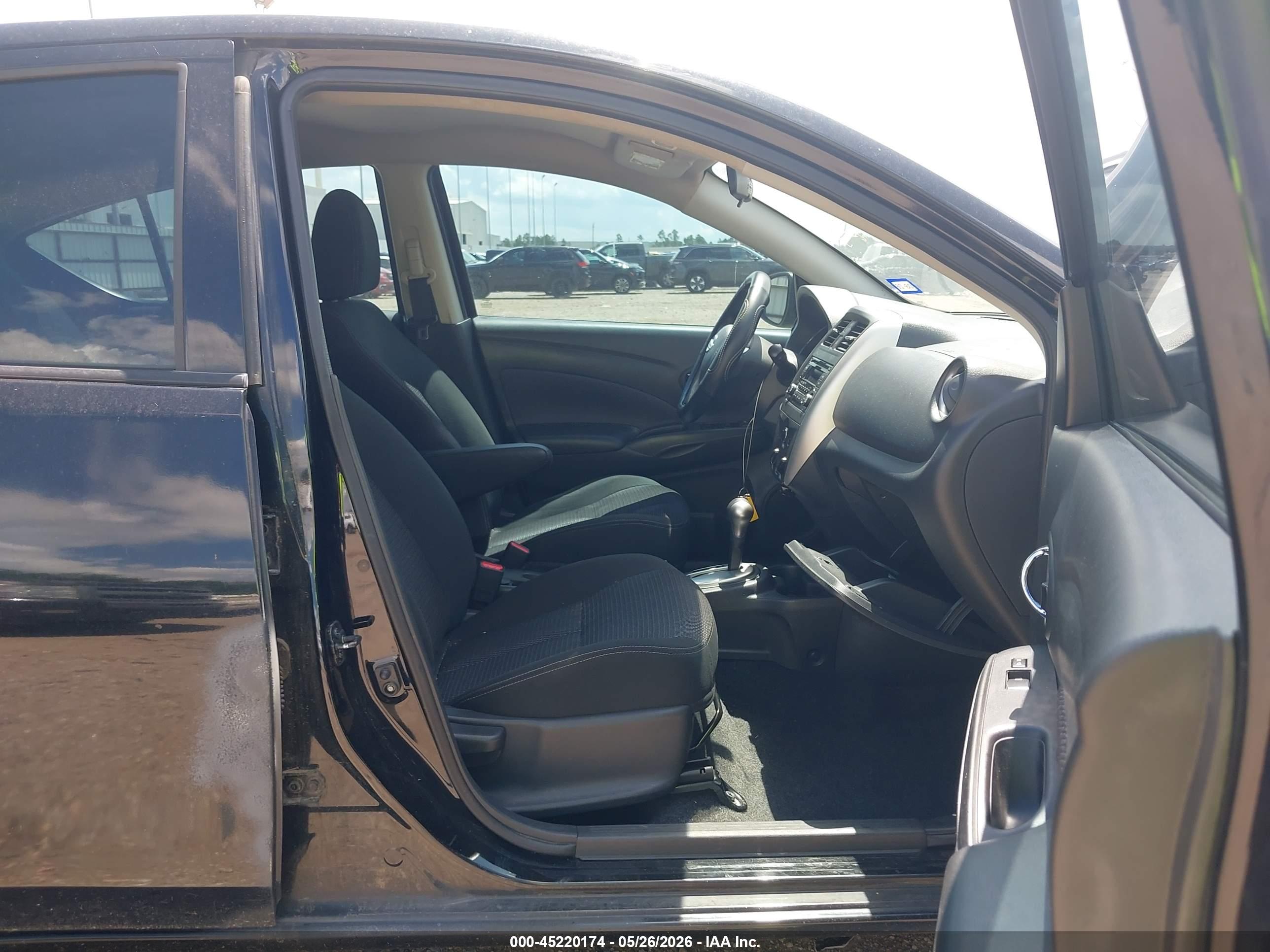 NISSAN VERSA image 5