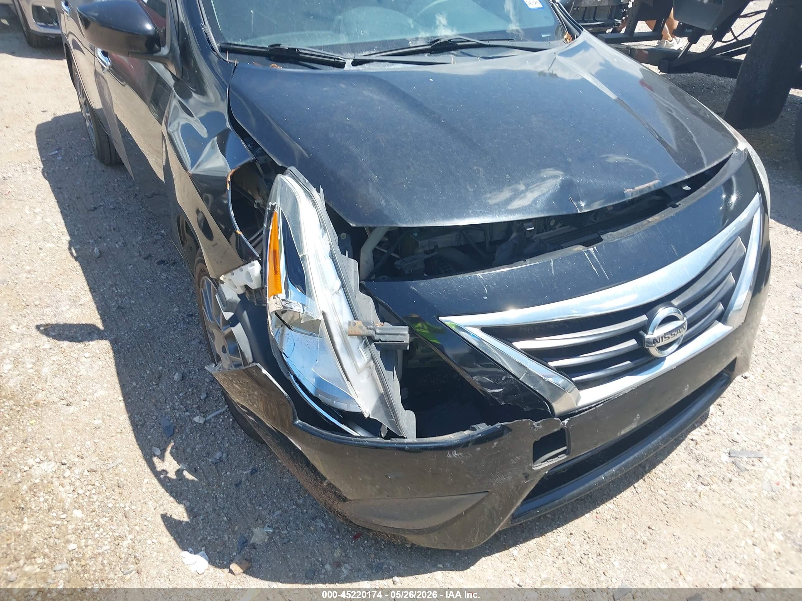 NISSAN VERSA image 6