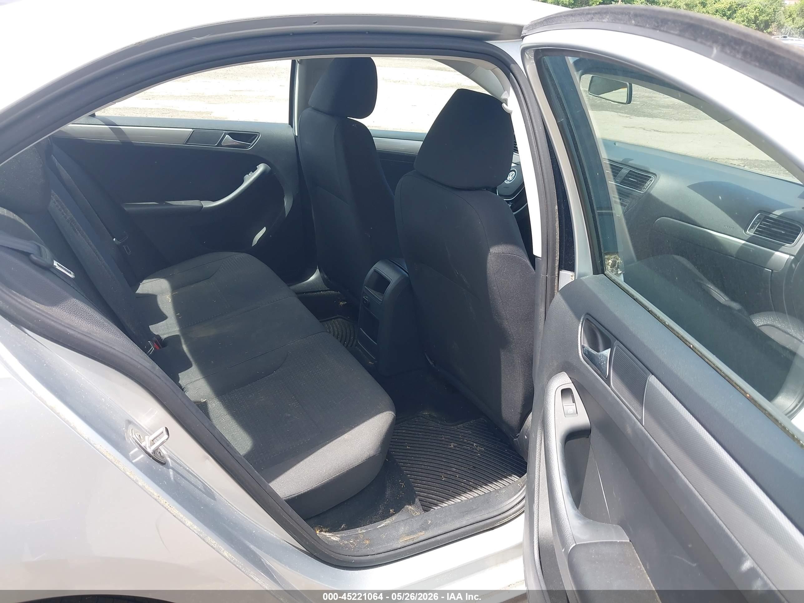 VOLKSWAGEN JETTA image 8