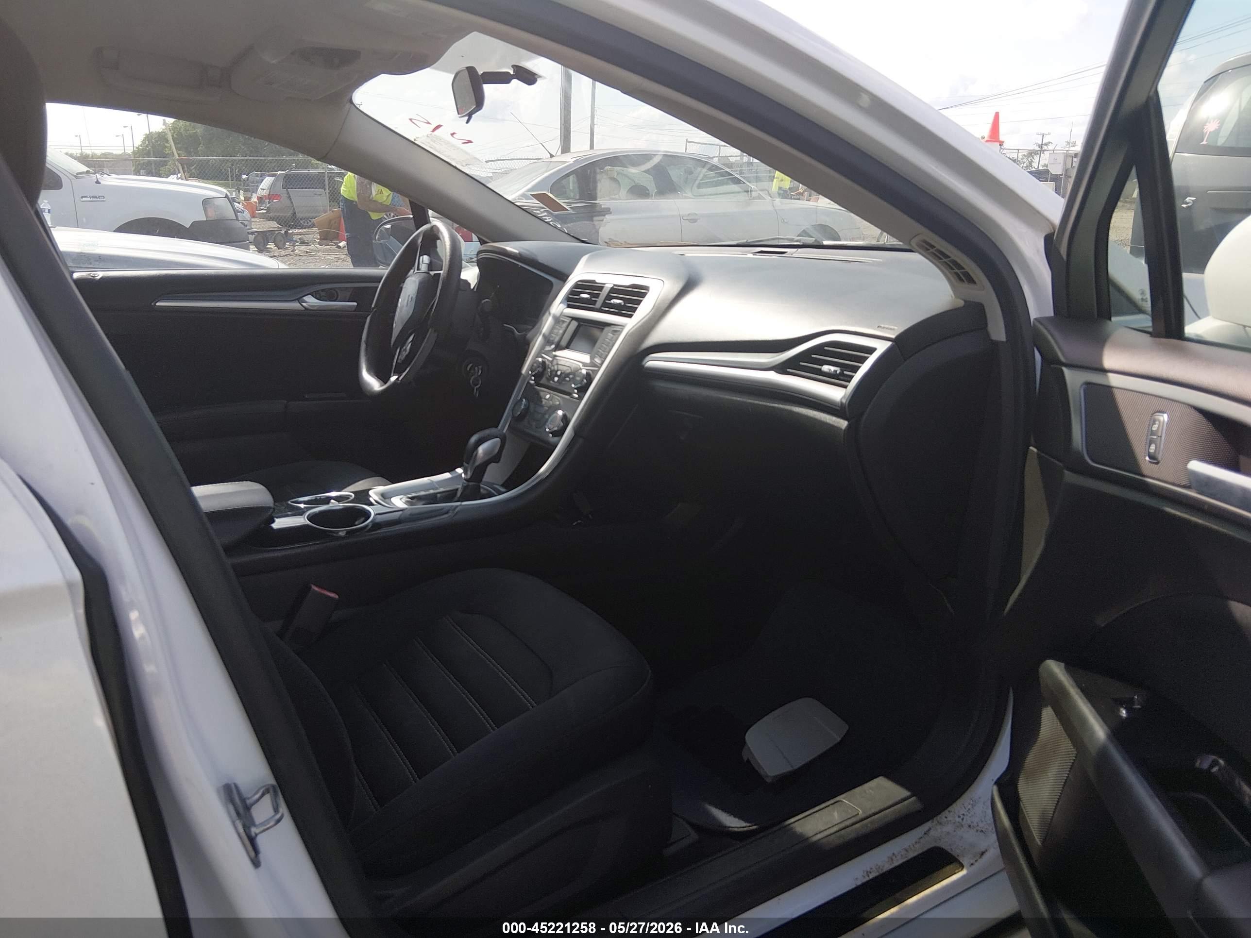 FORD FUSION image 5