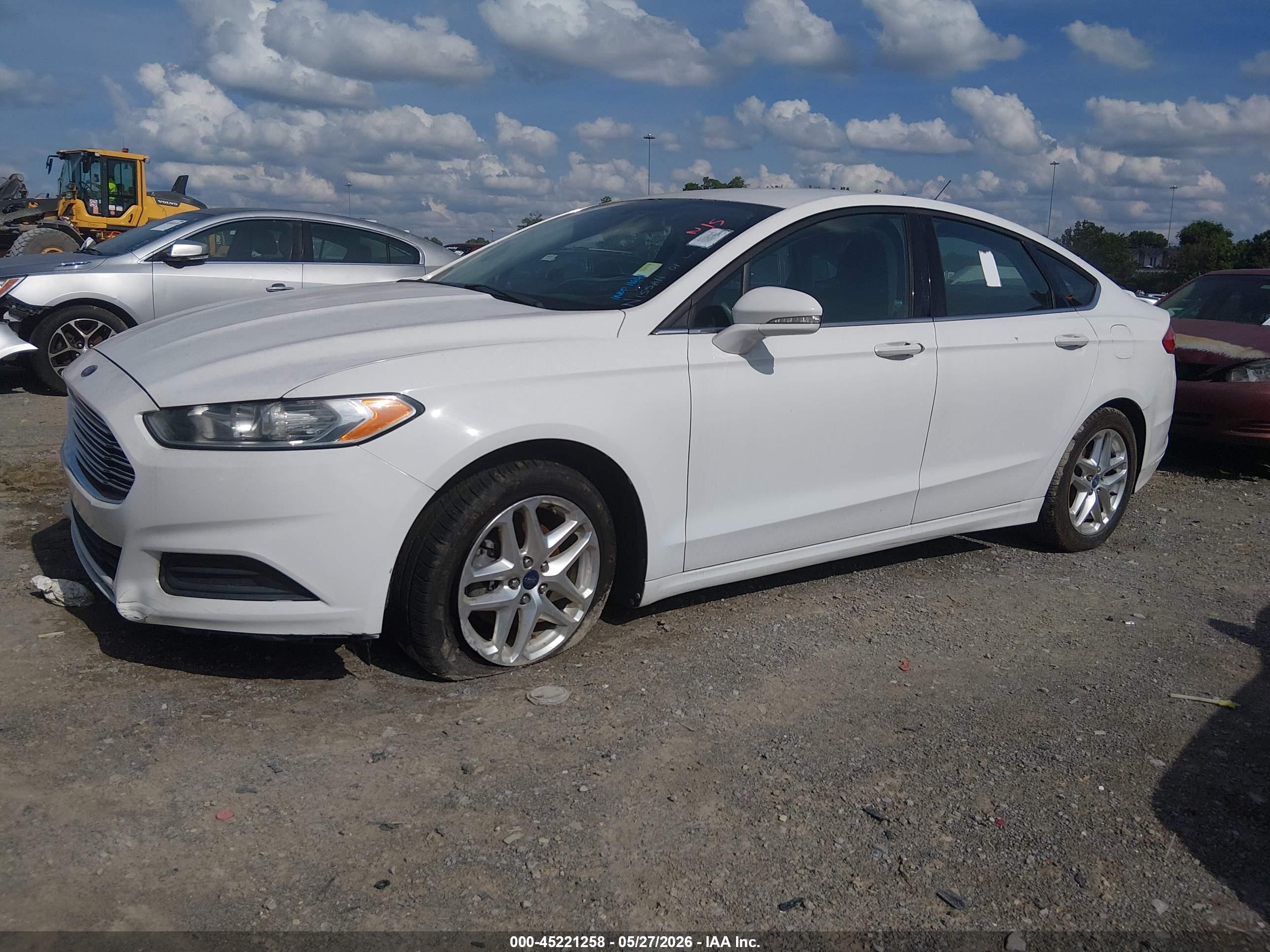 FORD FUSION image 6