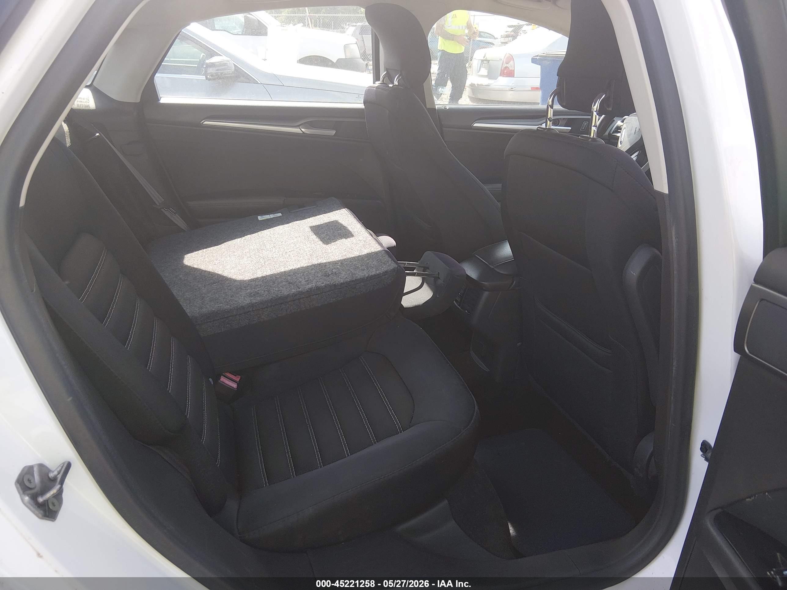 FORD FUSION image 8