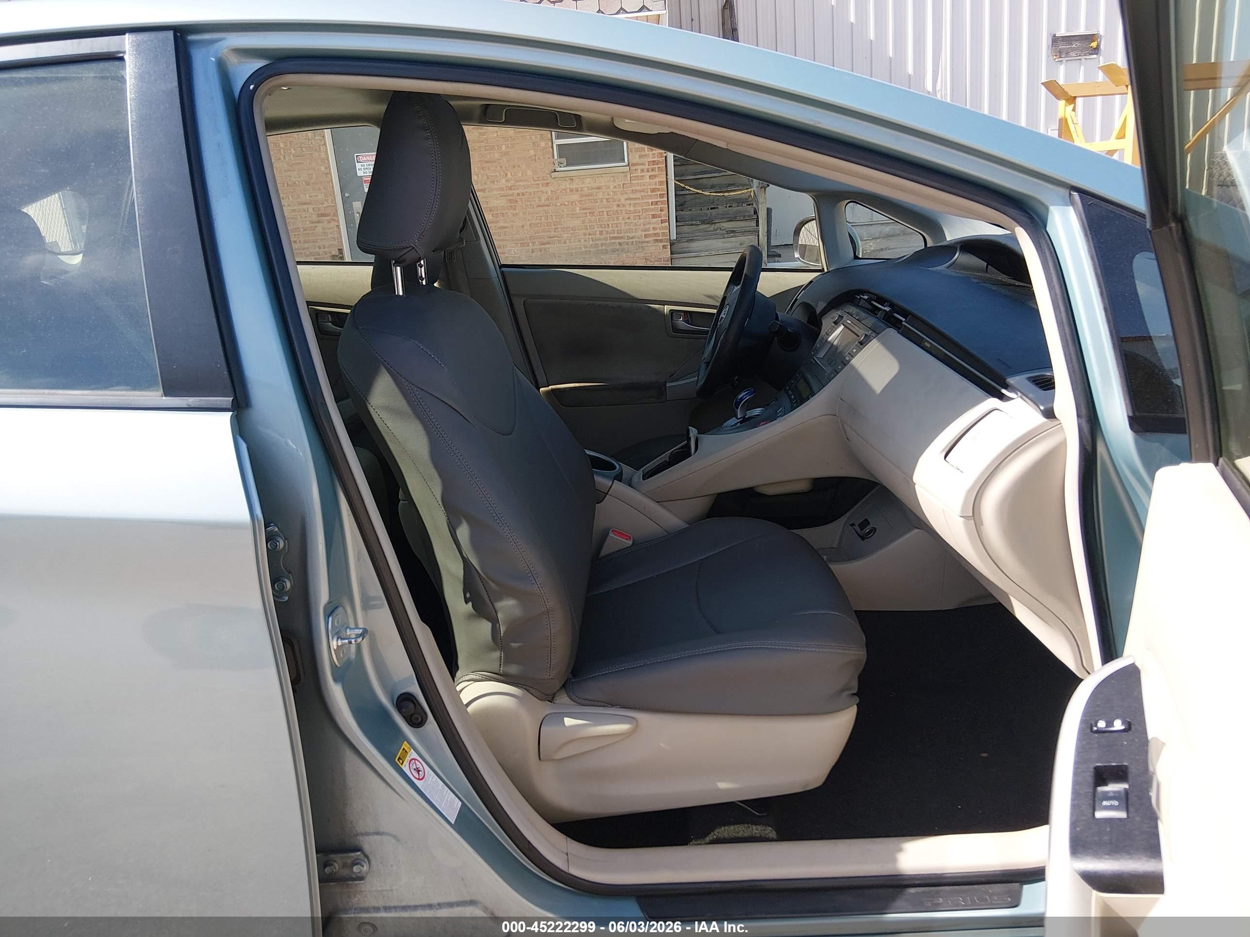 TOYOTA PRIUS image 5