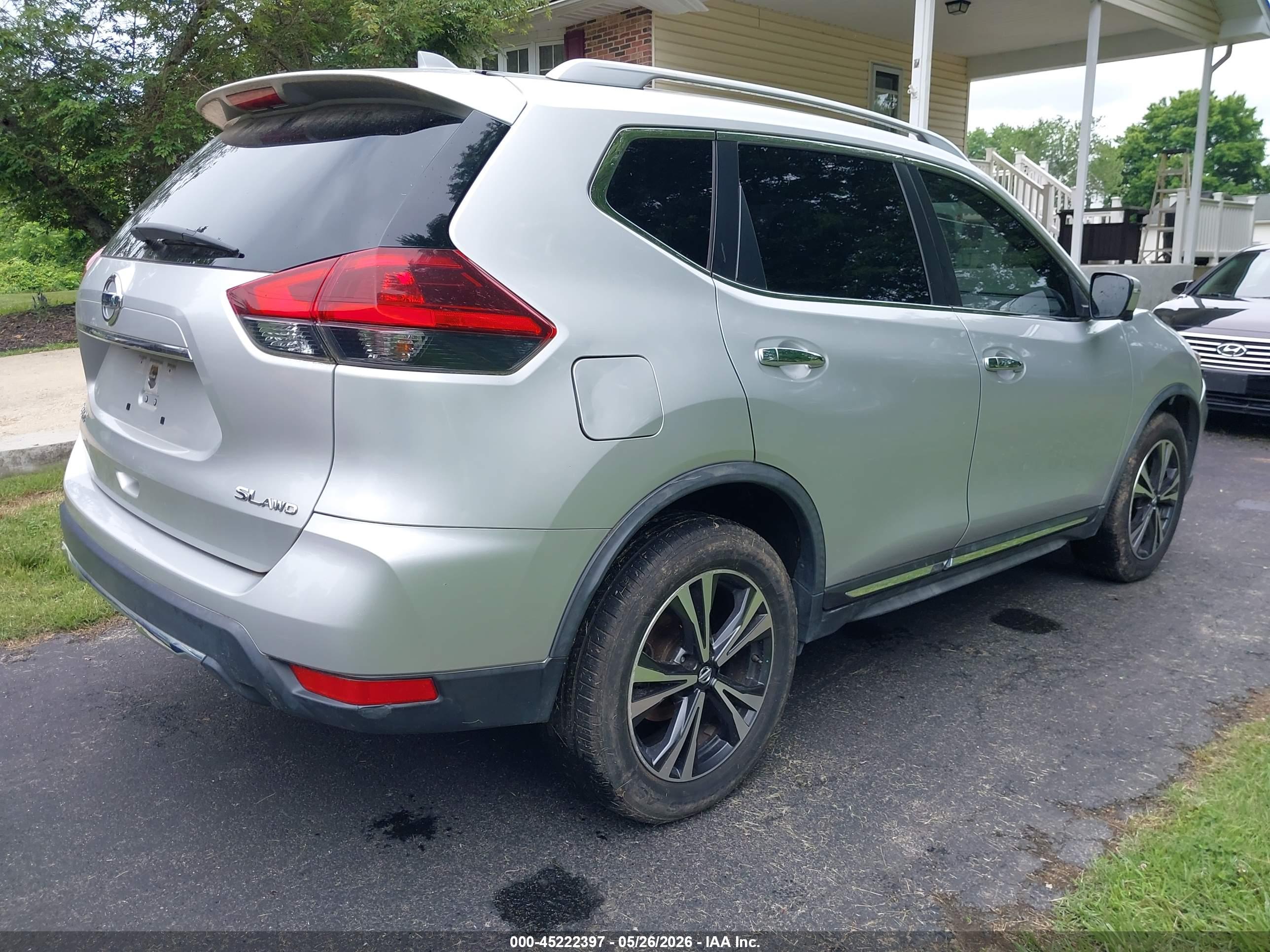 NISSAN ROGUE image 4