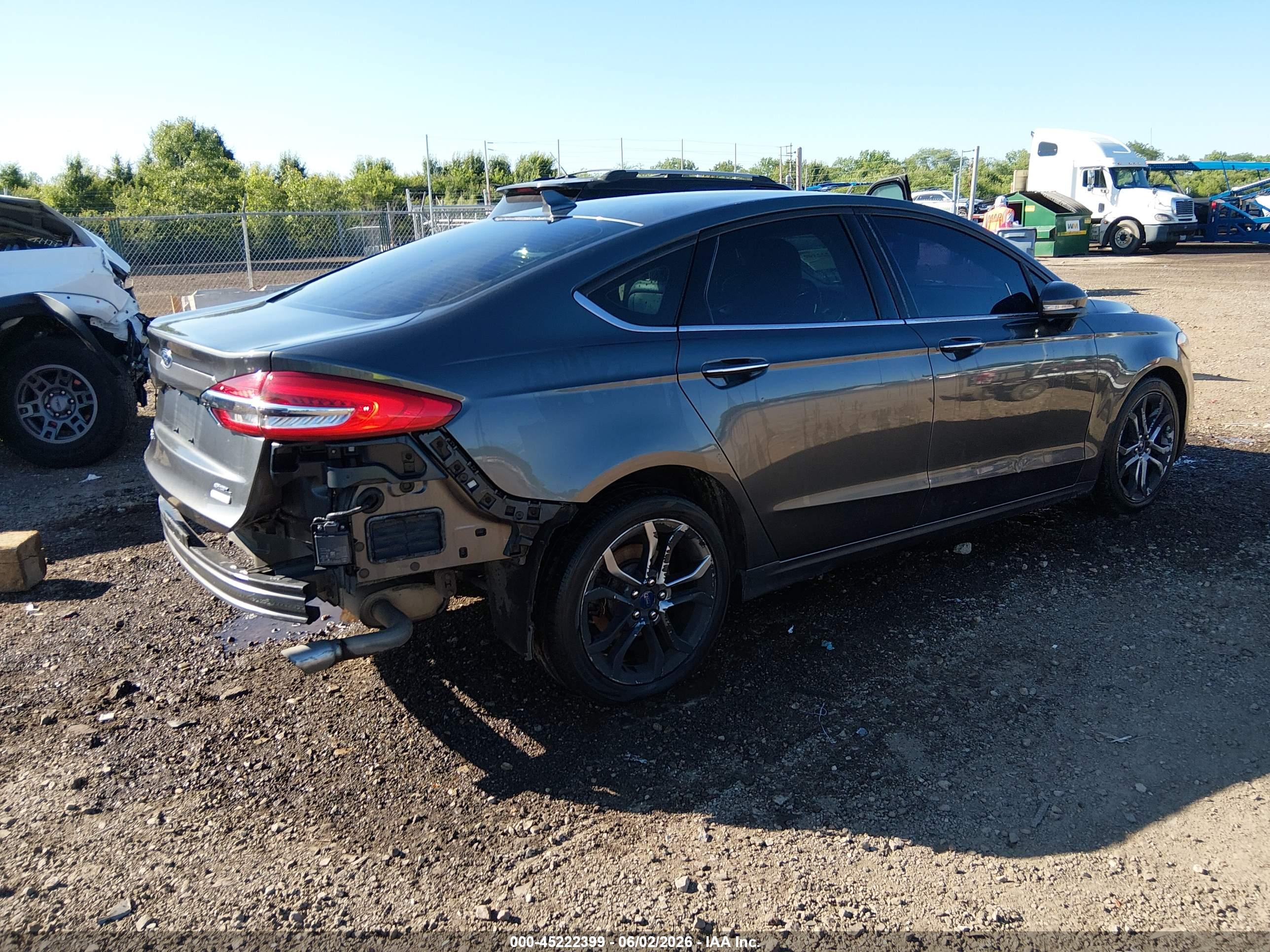 FORD FUSION image 4