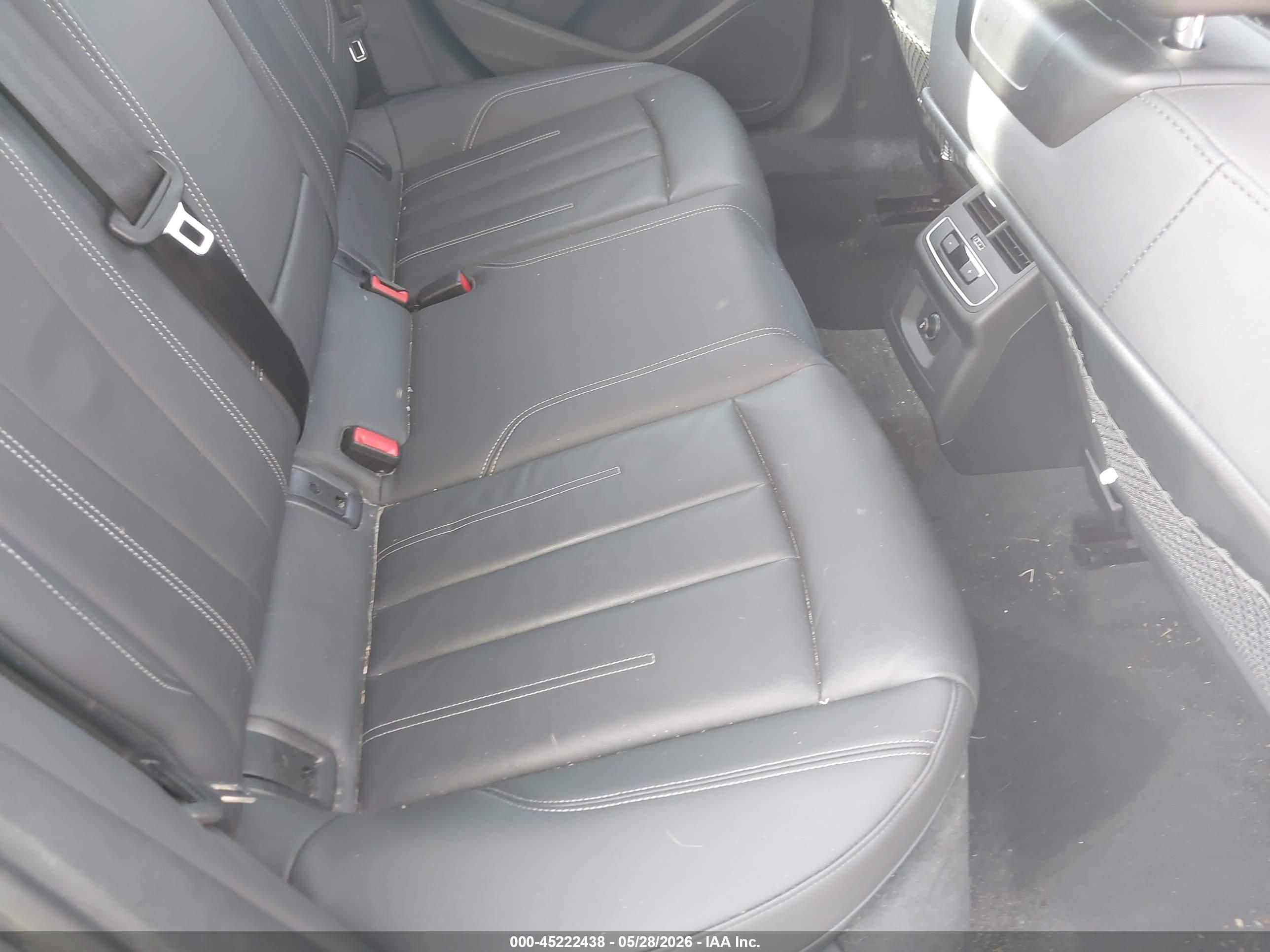 AUDI A4 image 8