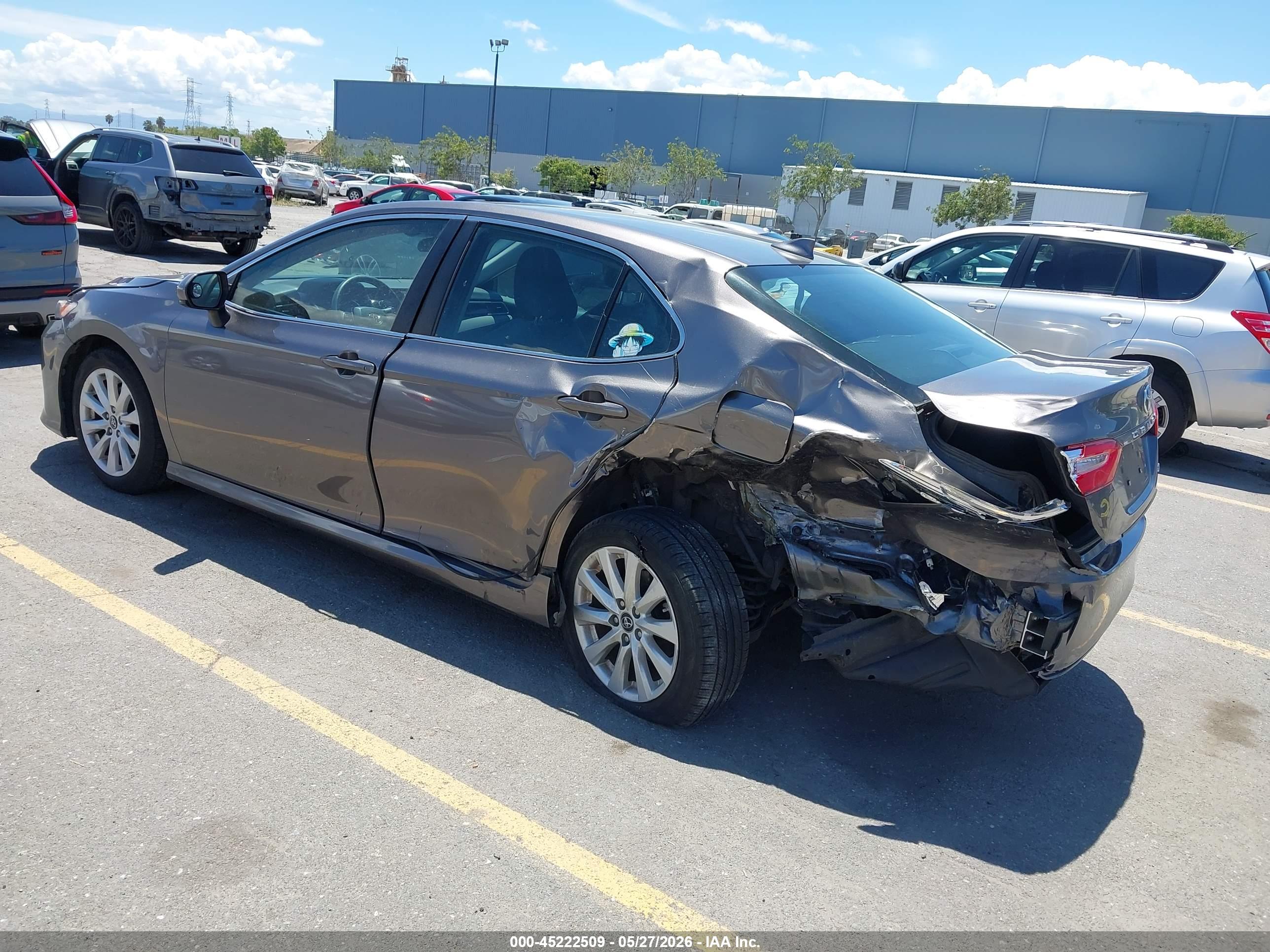TOYOTA CAMRY image 3