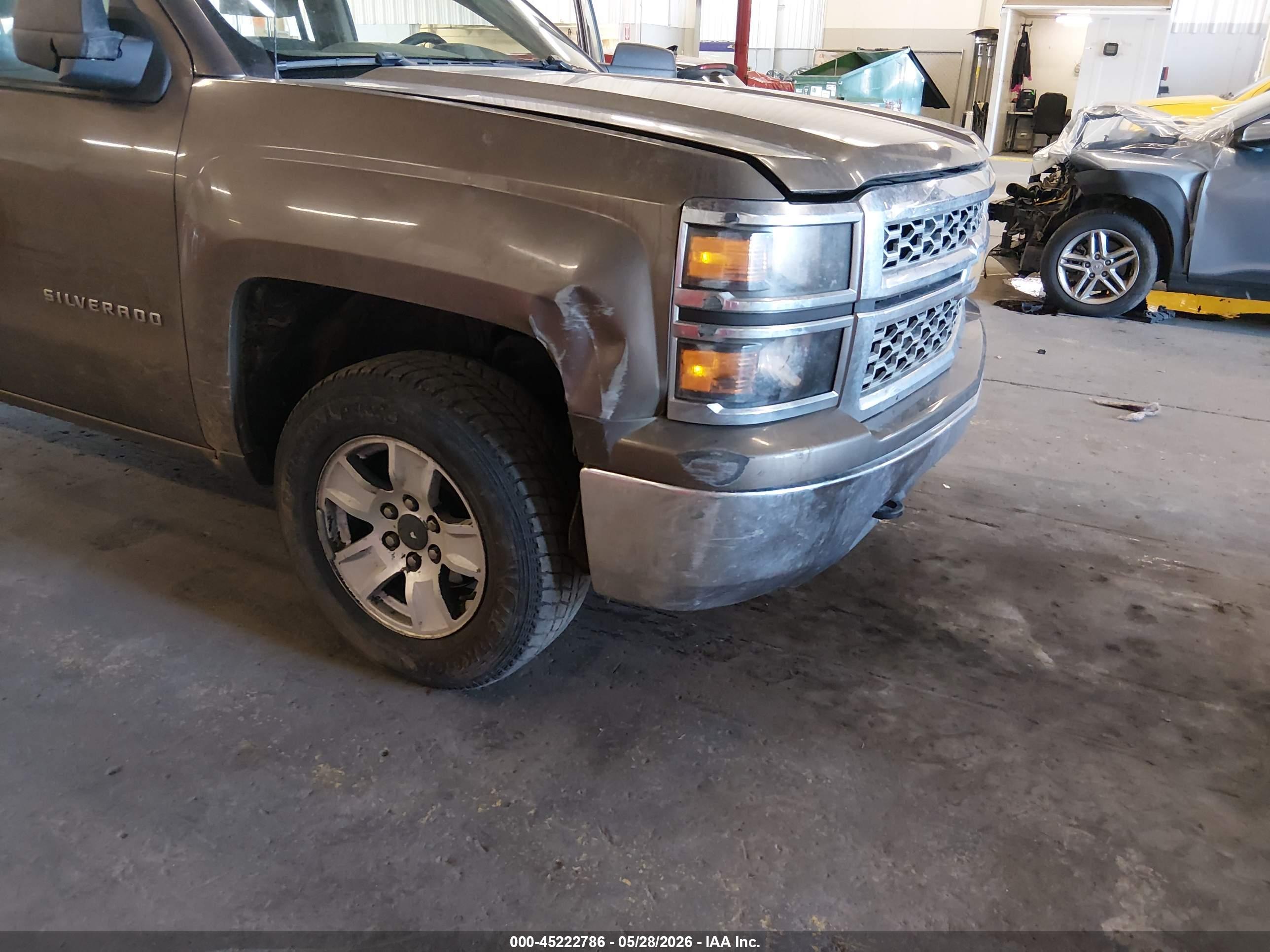 CHEVROLET SILVERADO image 6