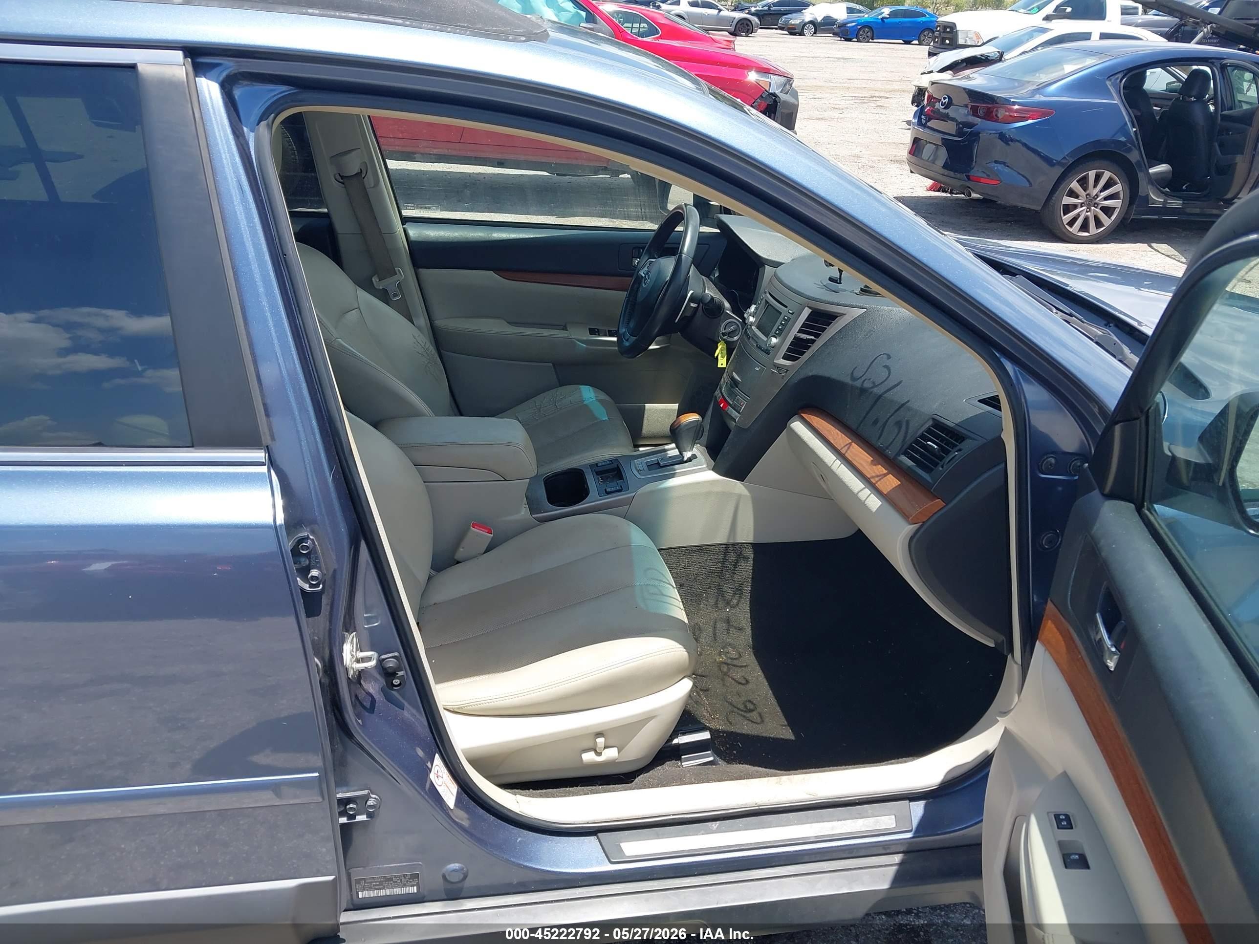 SUBARU OUTBACK image 5