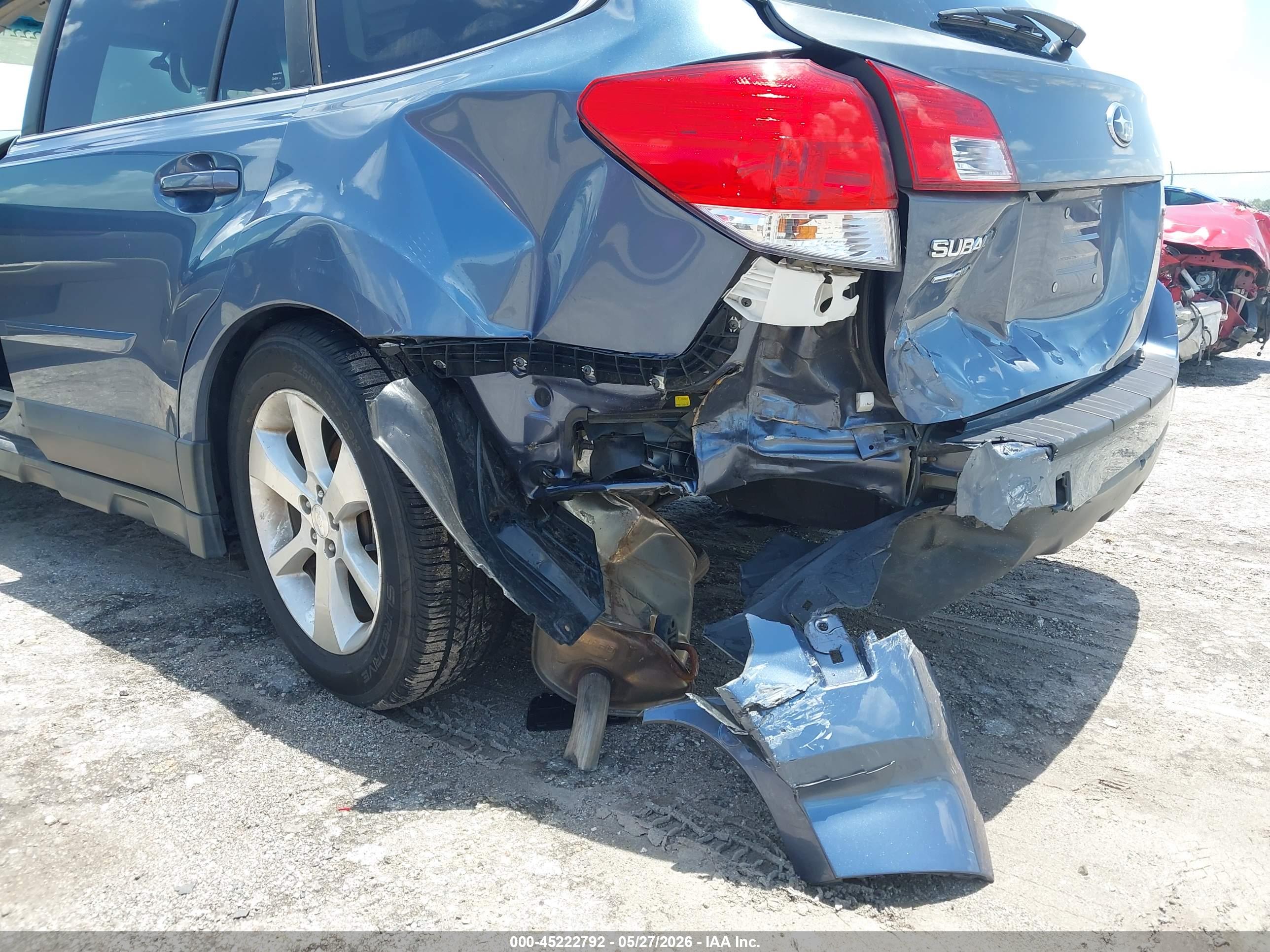 SUBARU OUTBACK image 6
