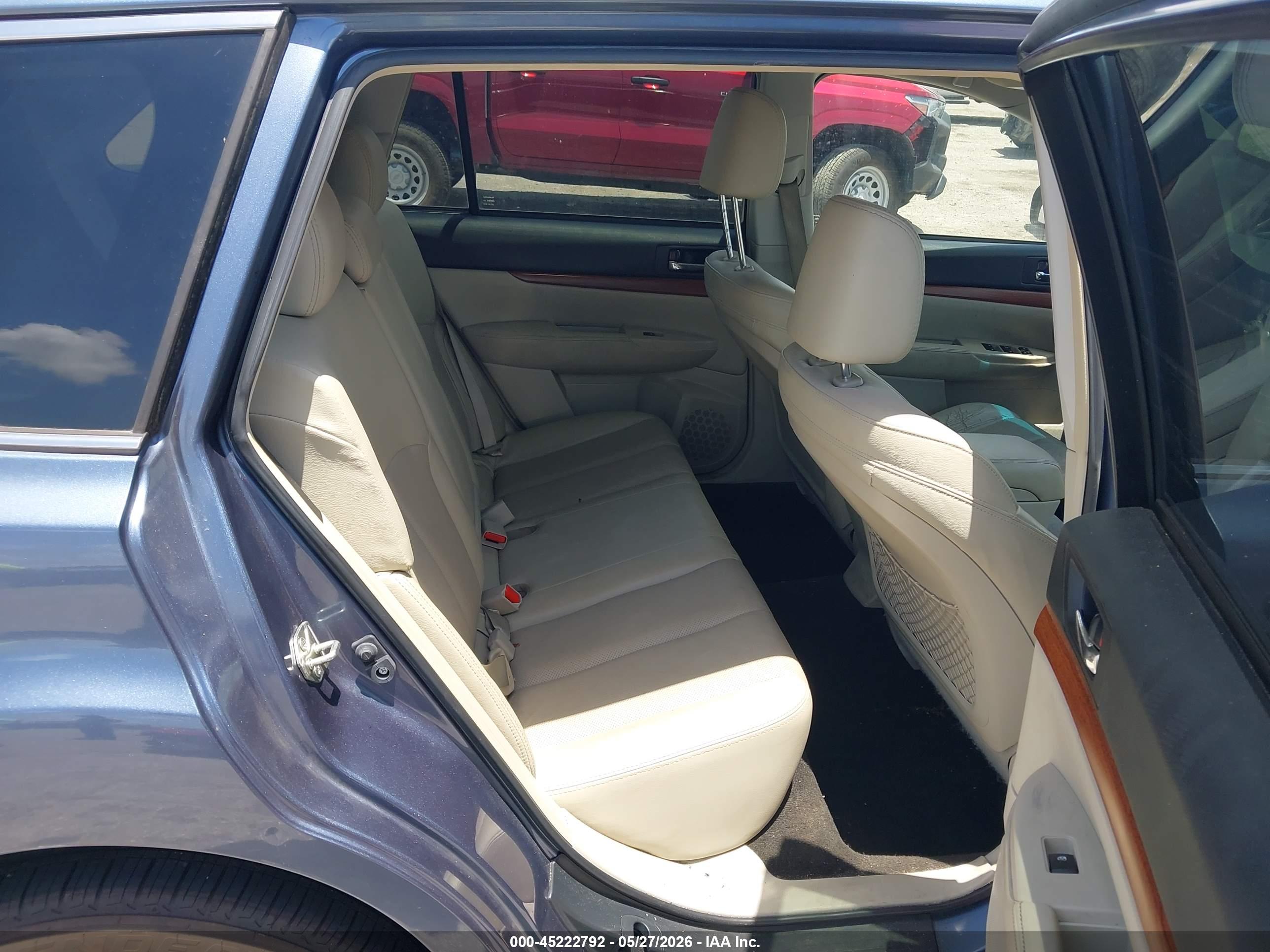 SUBARU OUTBACK image 8