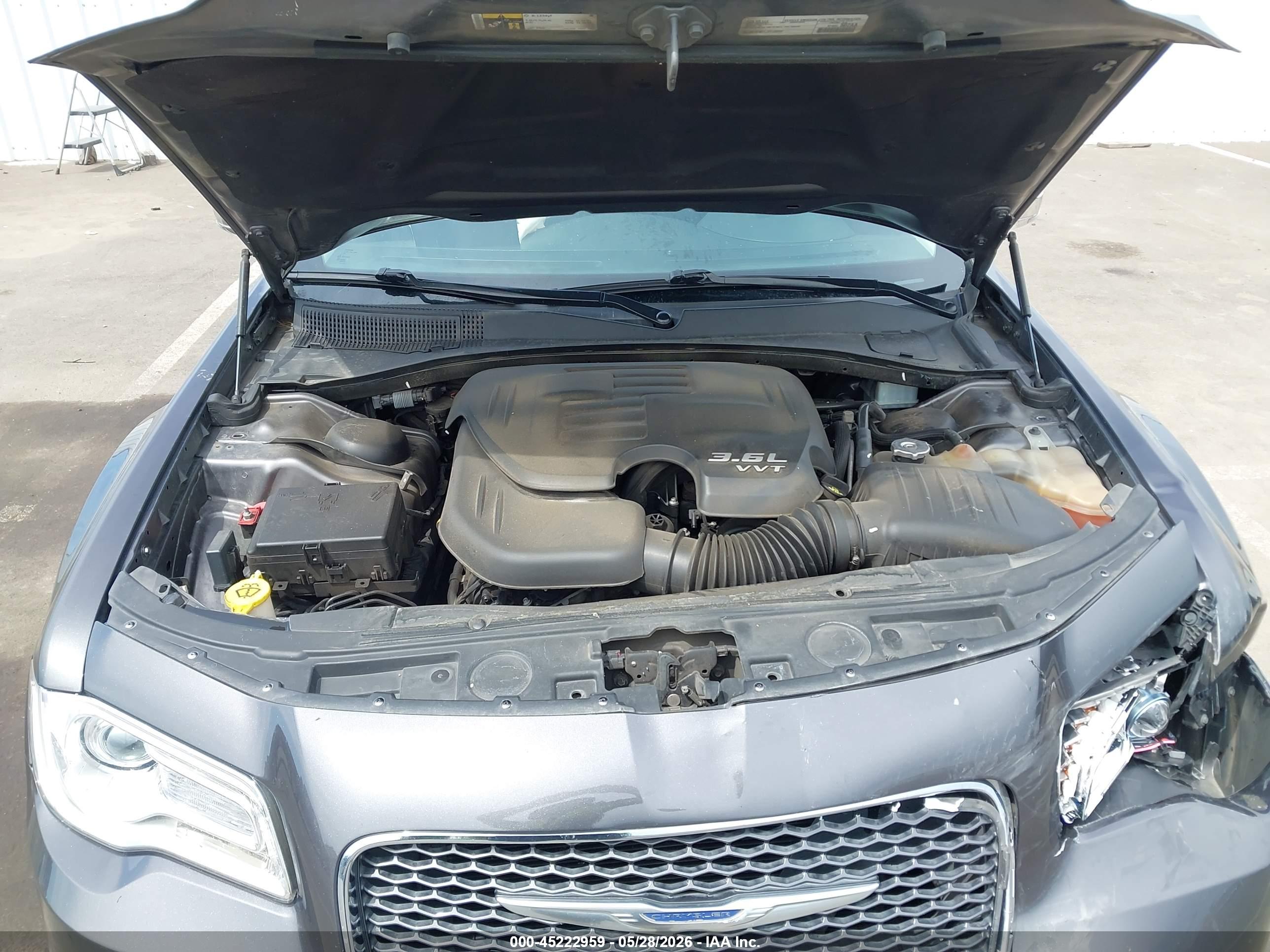CHRYSLER 300C image 10