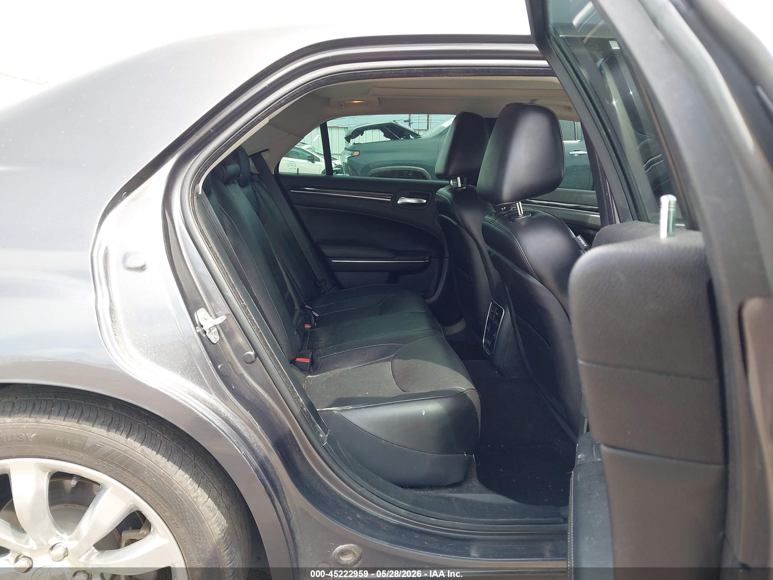 CHRYSLER 300C image 8