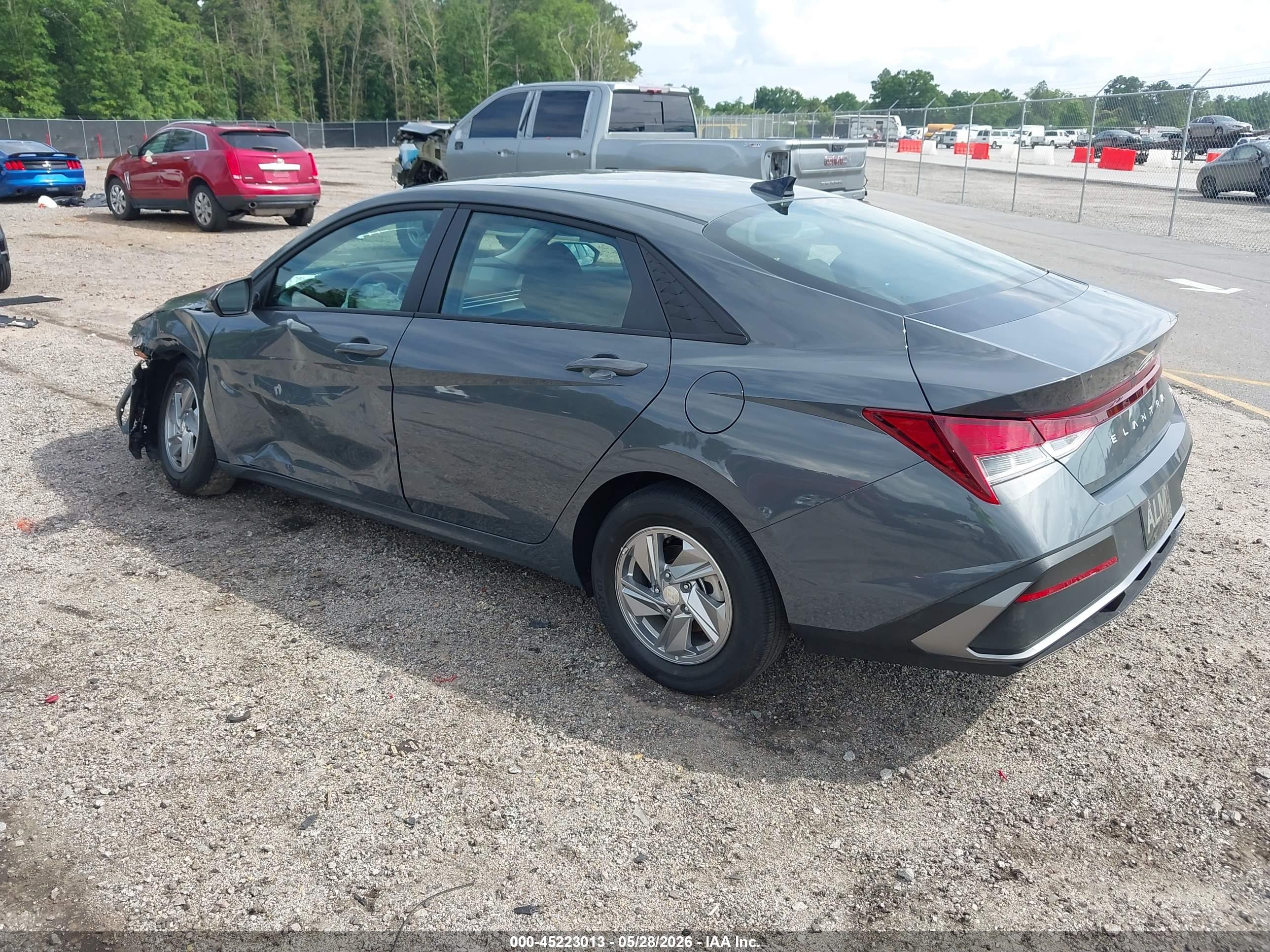 HYUNDAI ELANTRA image 3