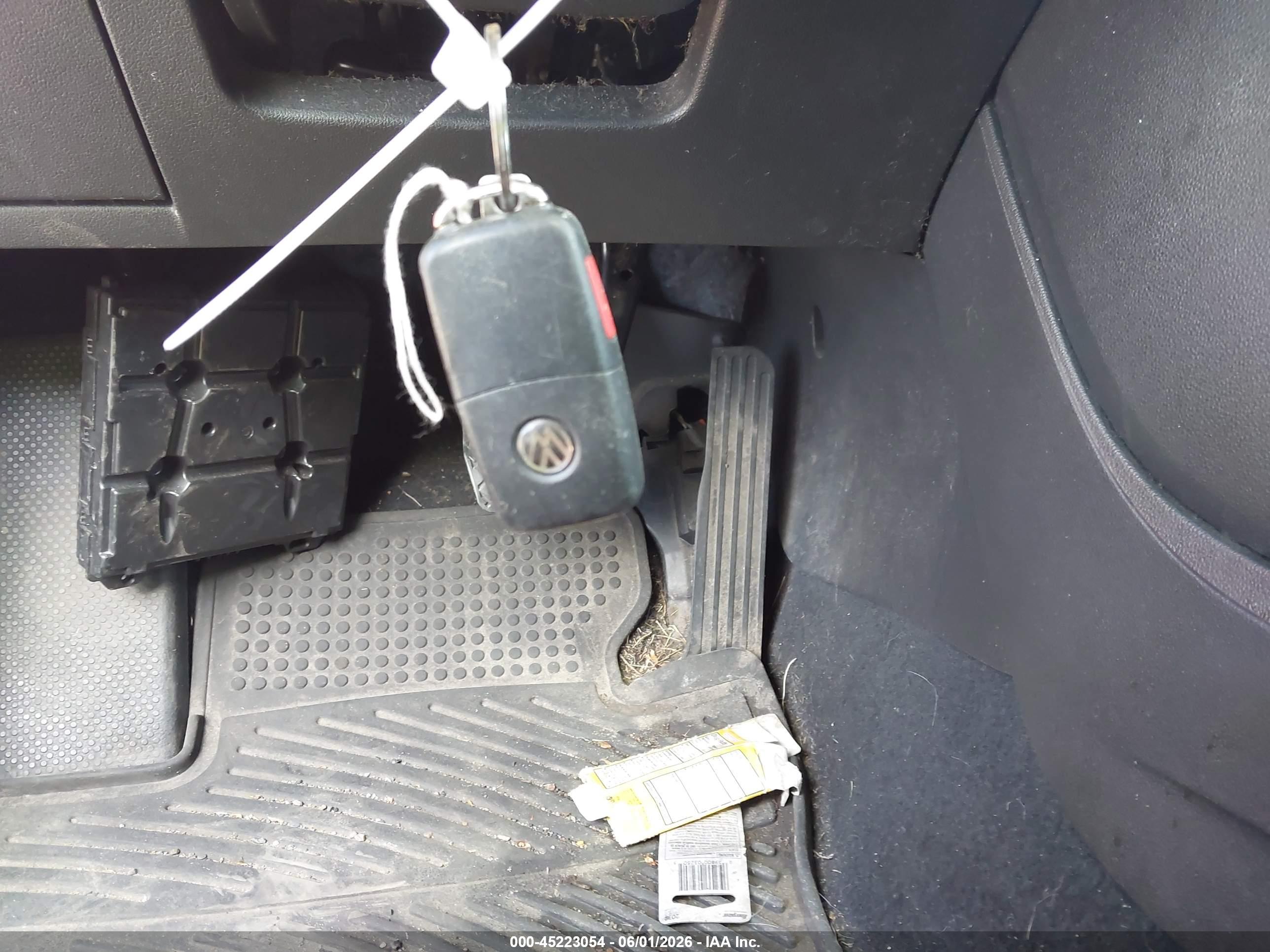 VOLKSWAGEN BEETLE image 11