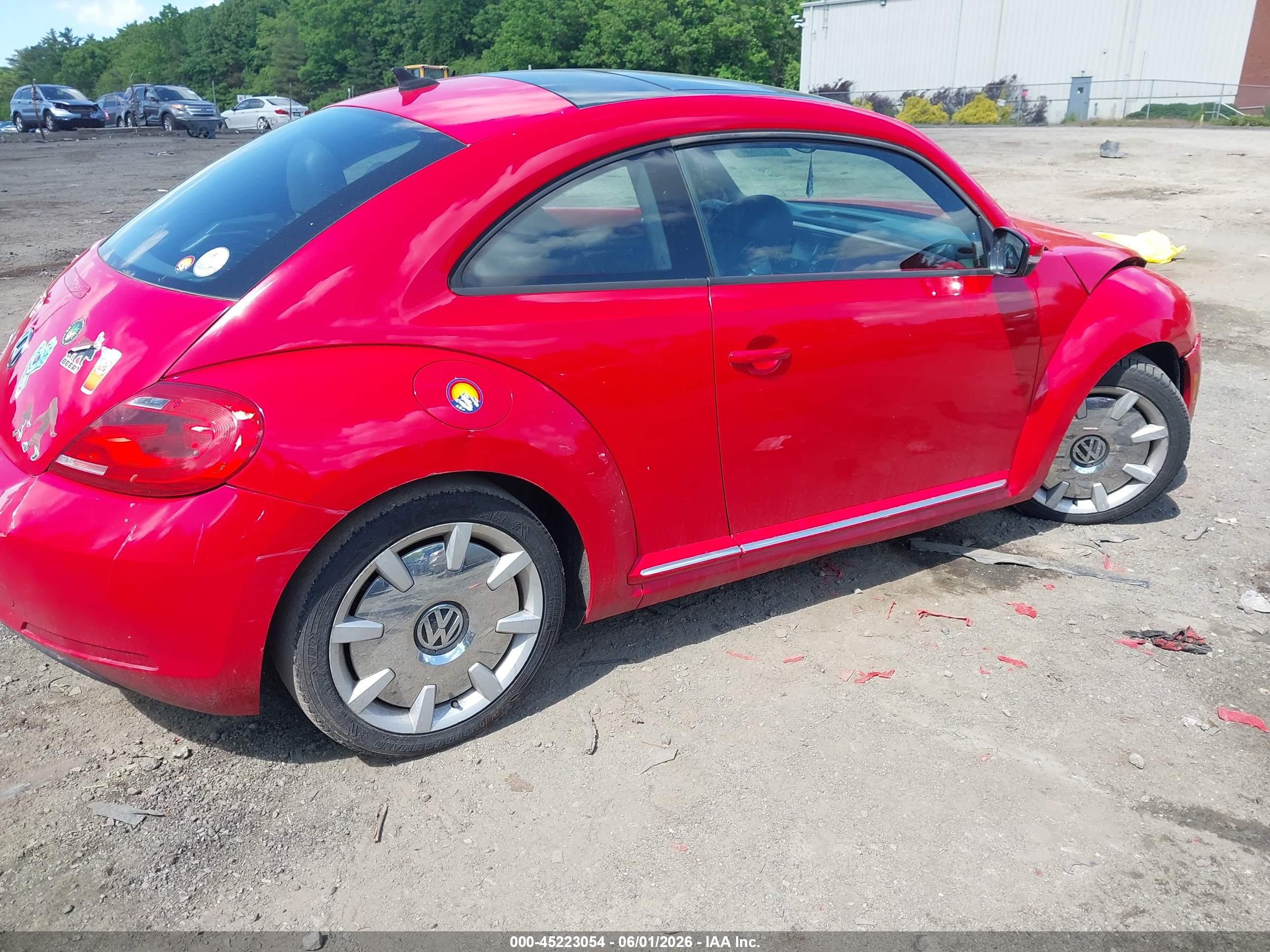 VOLKSWAGEN BEETLE image 4