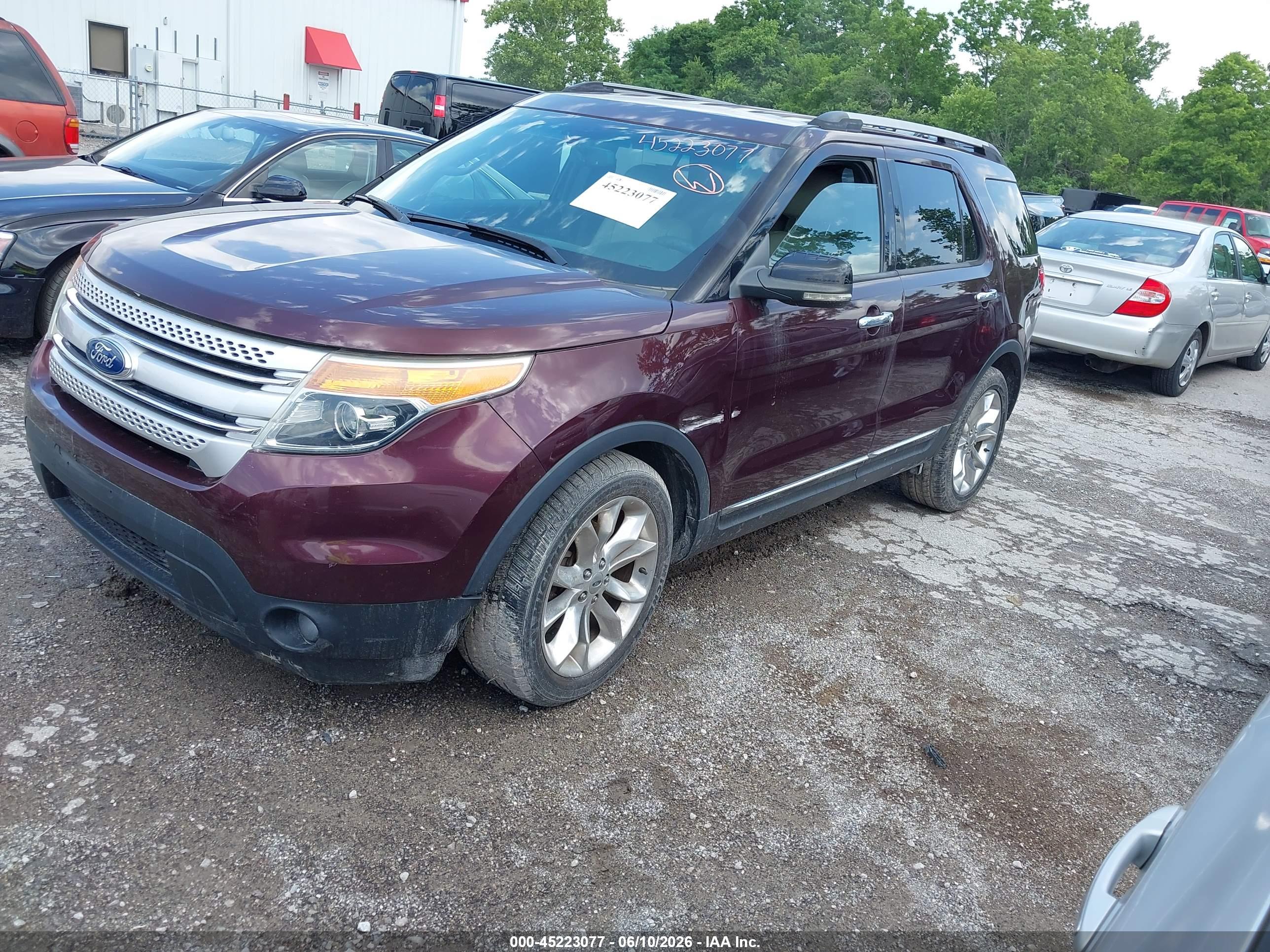 FORD EXPLORER image 2