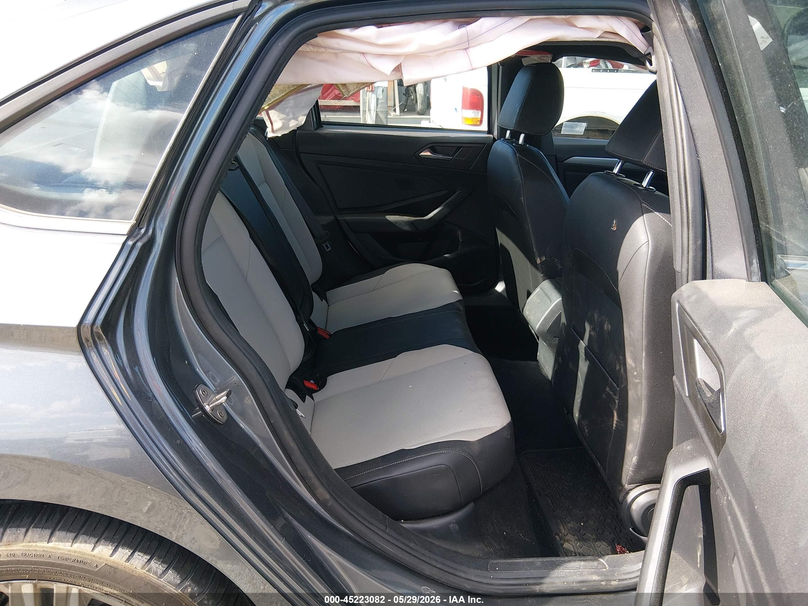 VOLKSWAGEN JETTA image 8