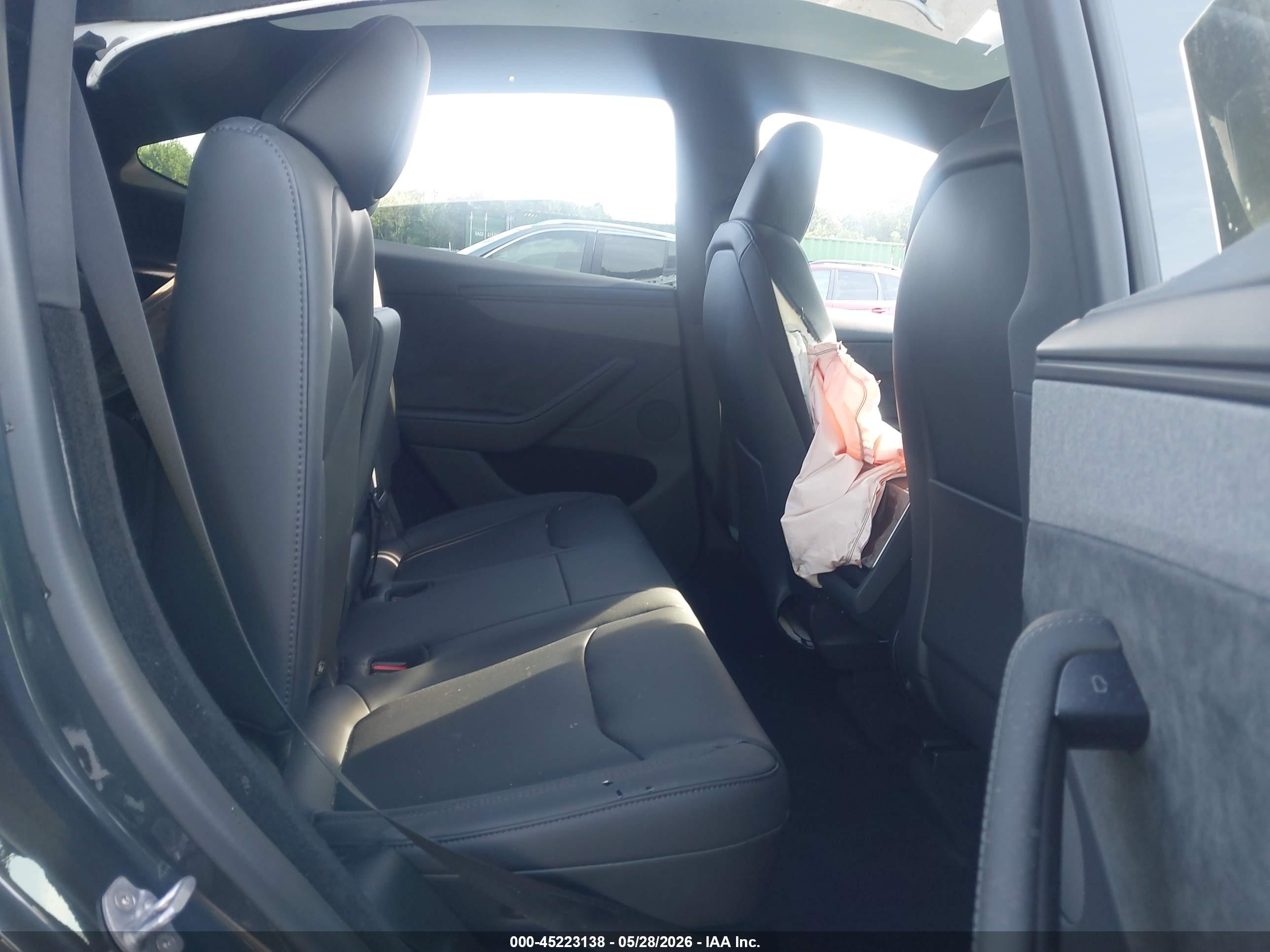TESLA MODEL image 8