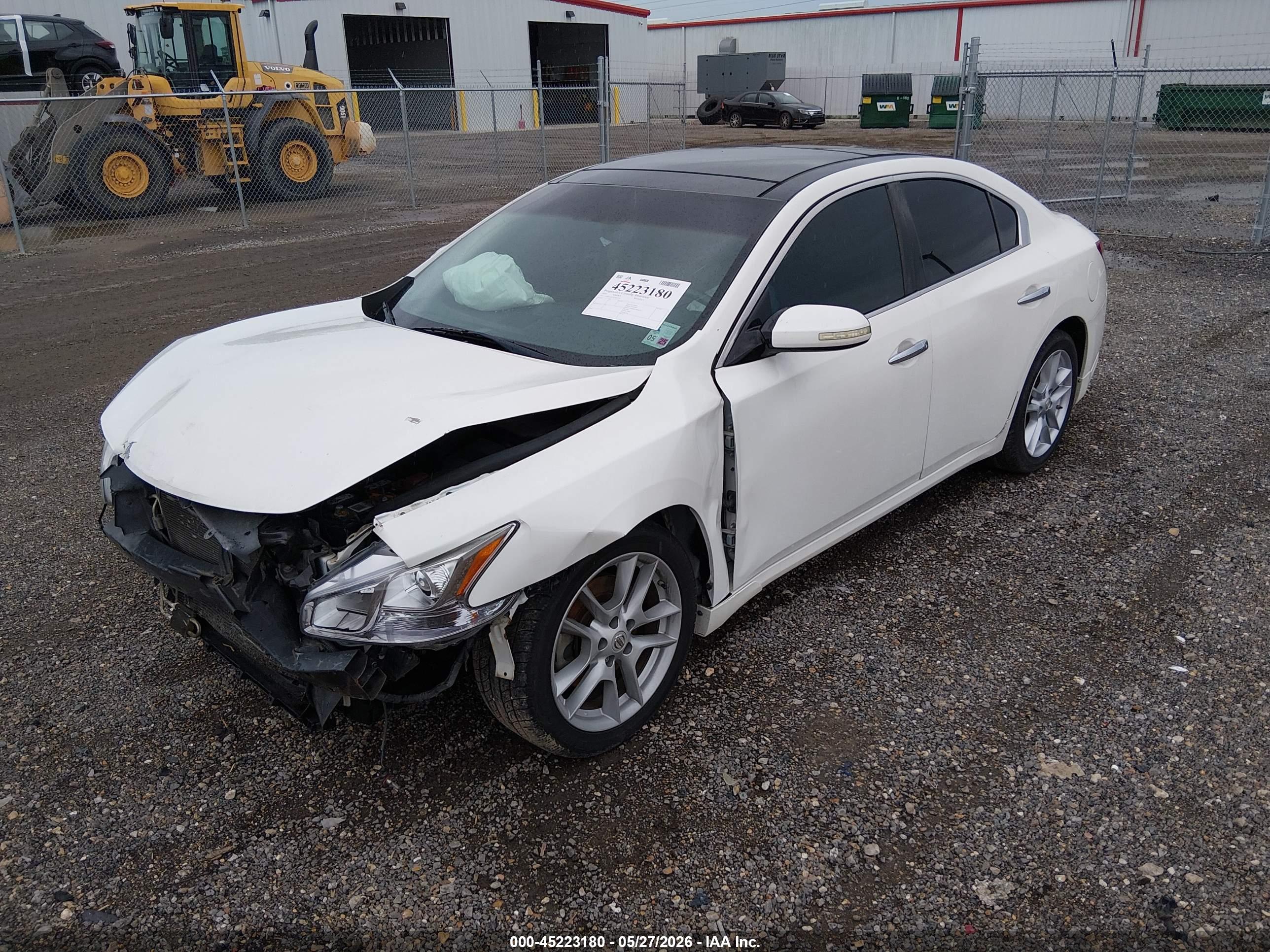 NISSAN MAXIMA image 2