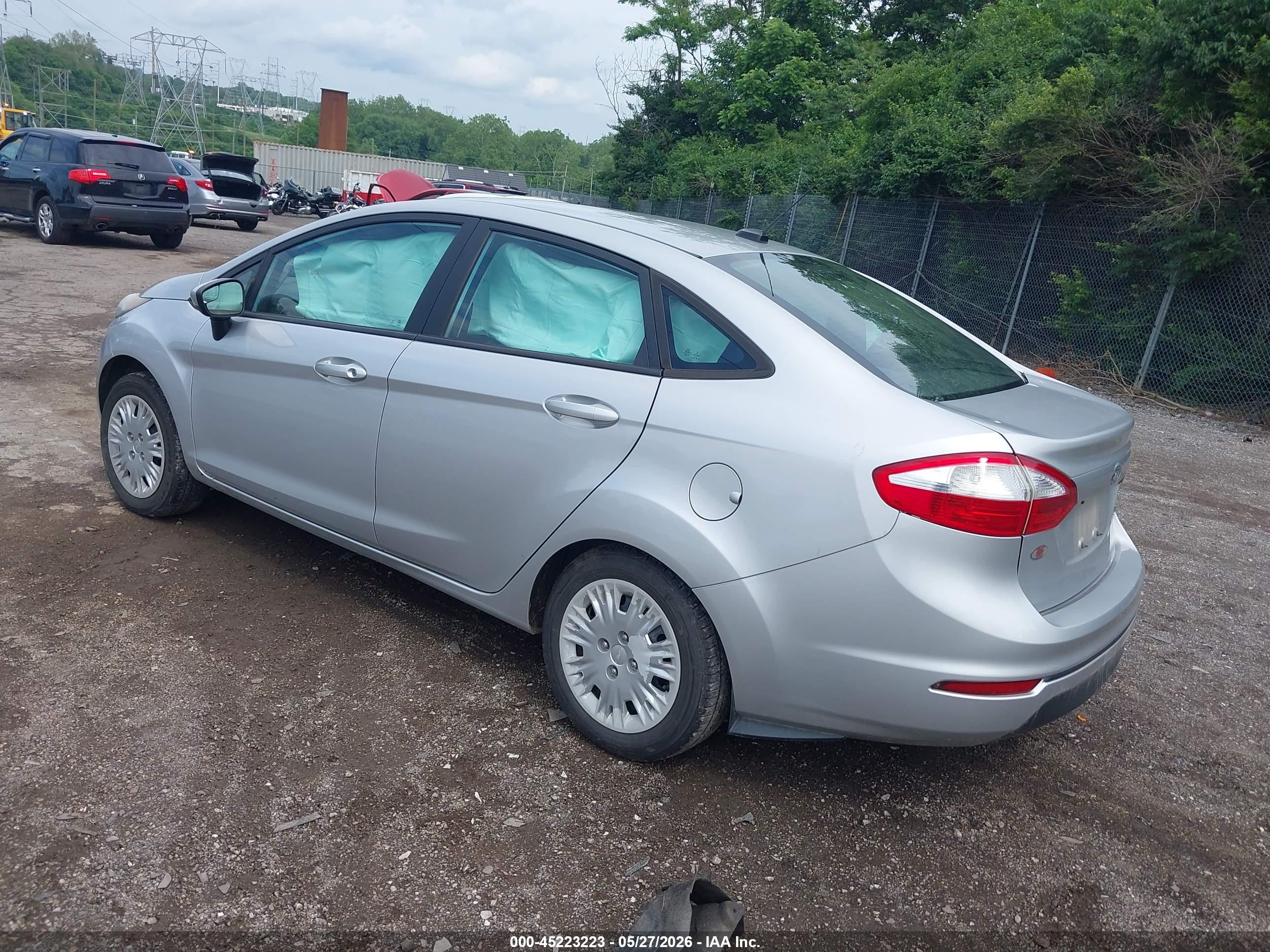 FORD FIESTA image 3