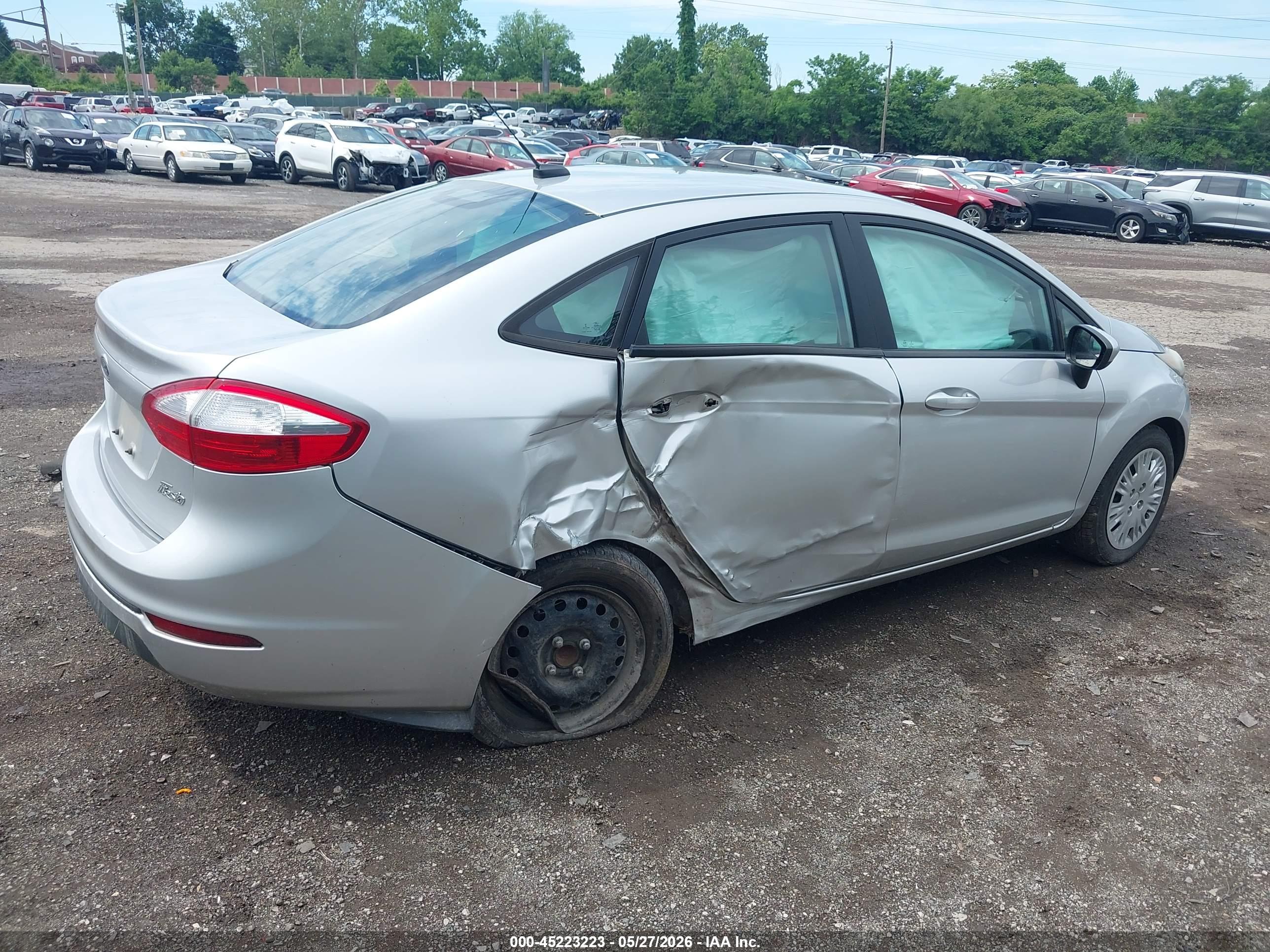 FORD FIESTA image 4