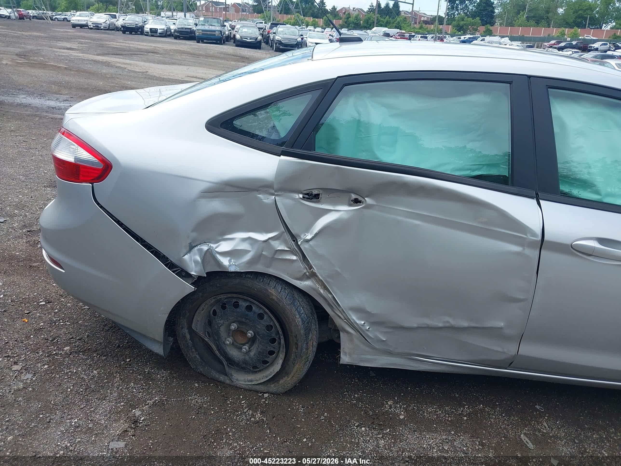 FORD FIESTA image 6