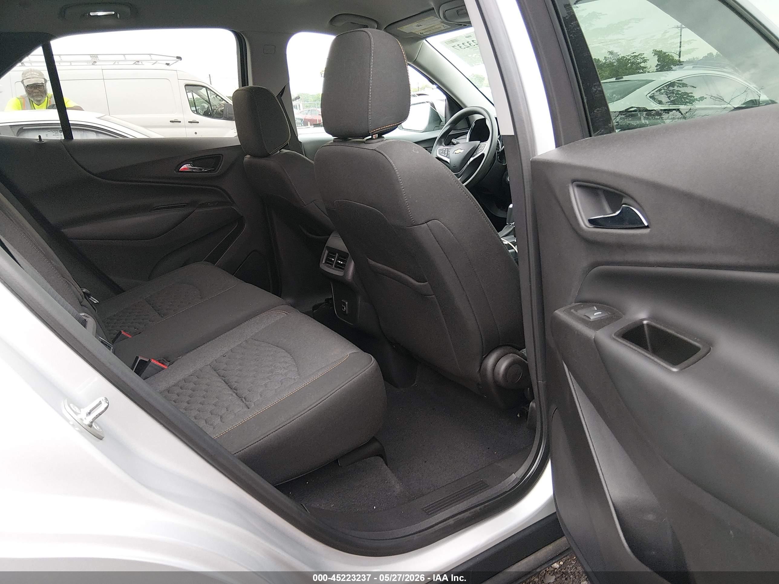 CHEVROLET EQUINOX image 8
