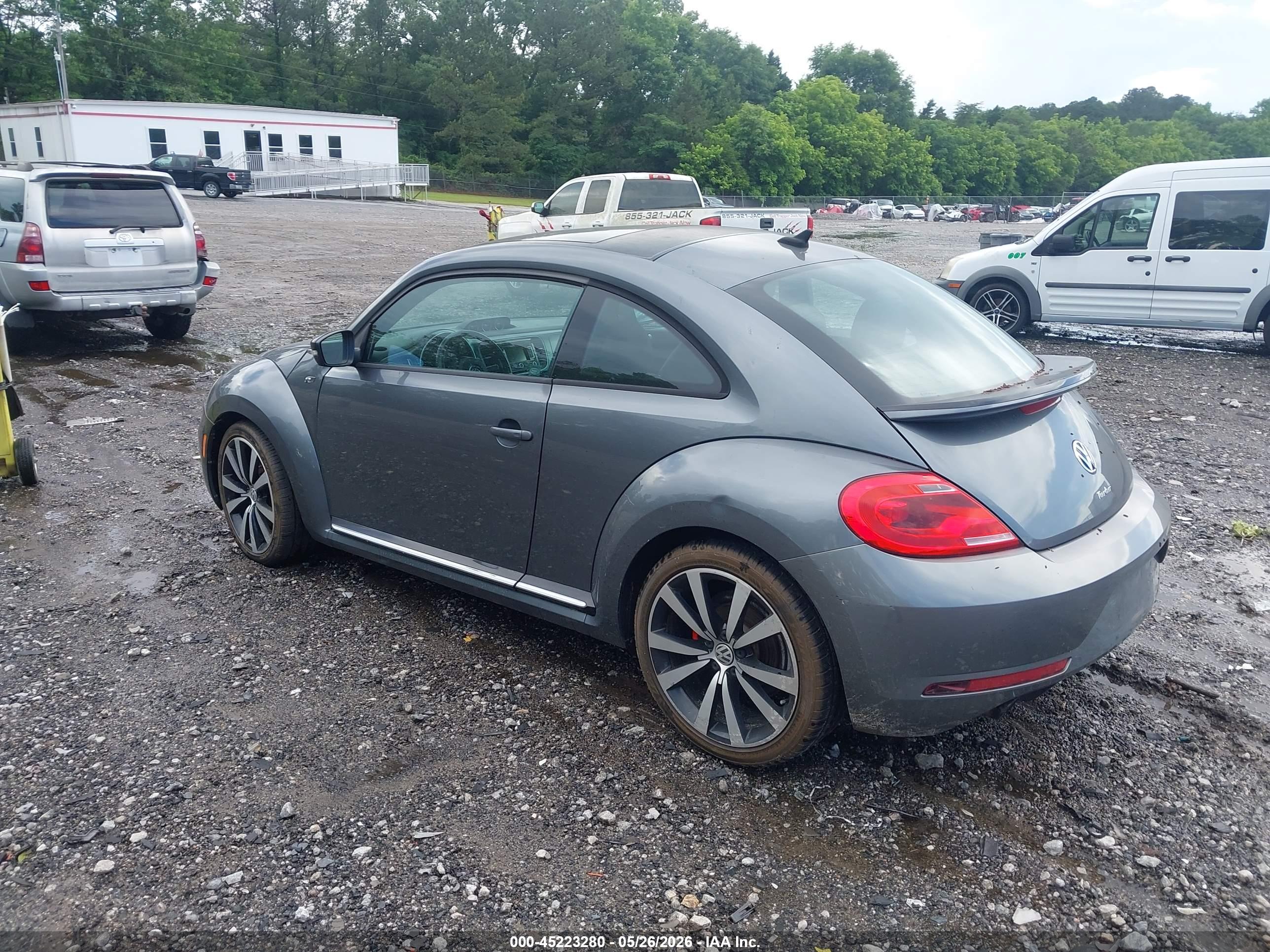 VOLKSWAGEN BEETLE image 3