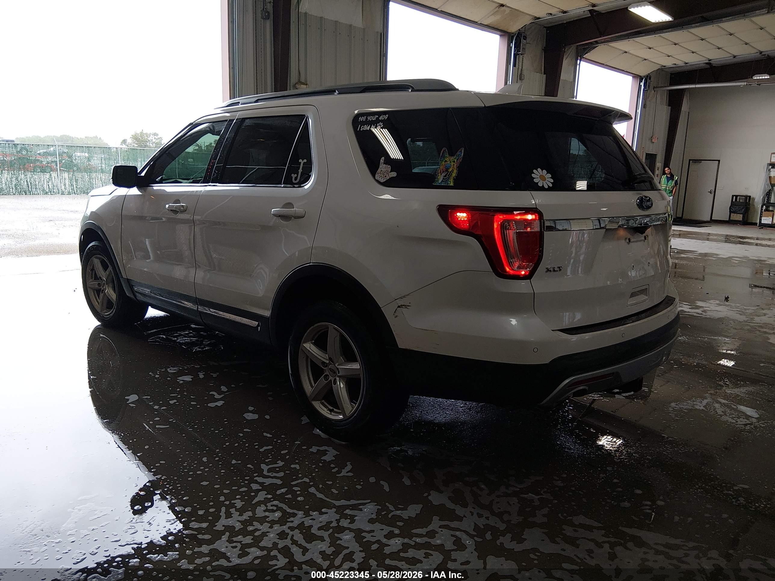 FORD EXPLORER image 3