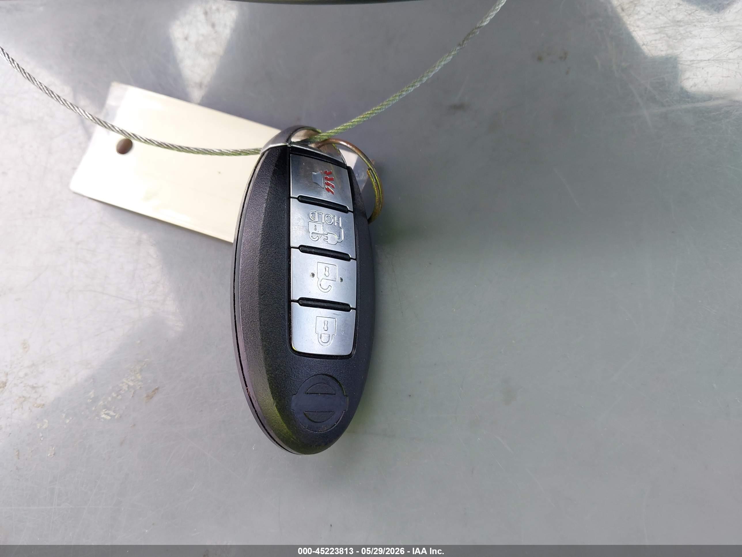 NISSAN LEAF image 11