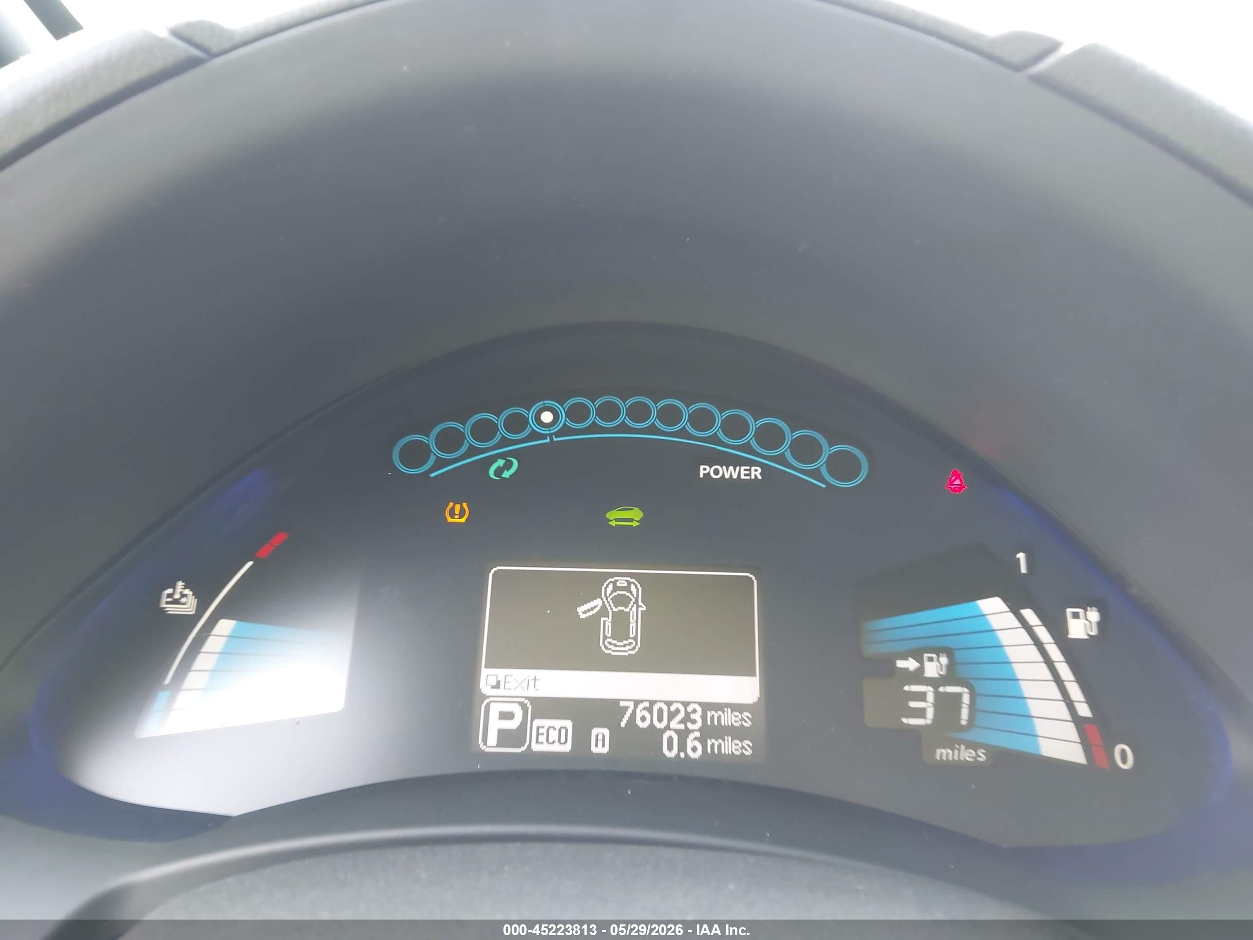 NISSAN LEAF image 7