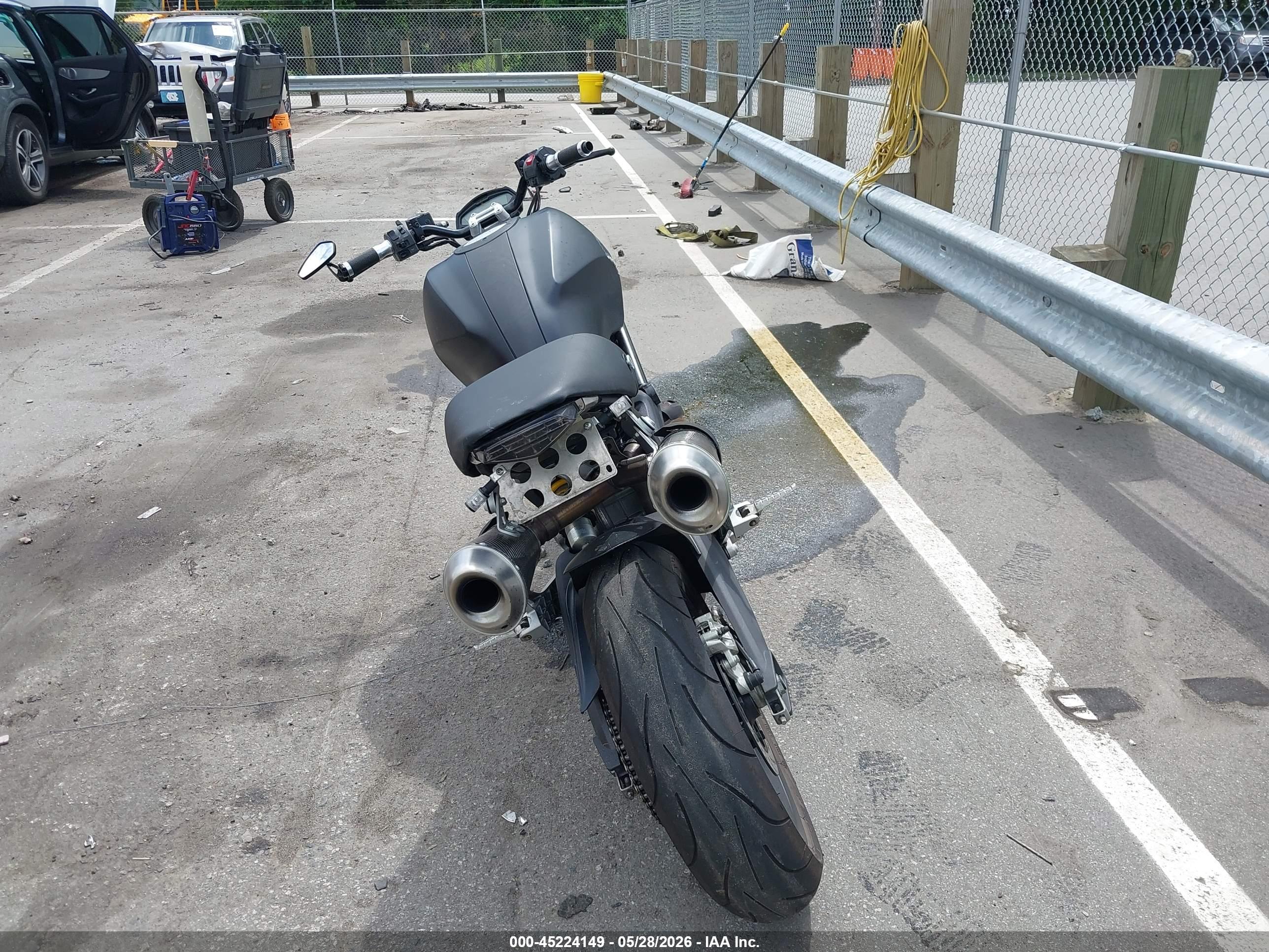DUCATI MONSTER image 6