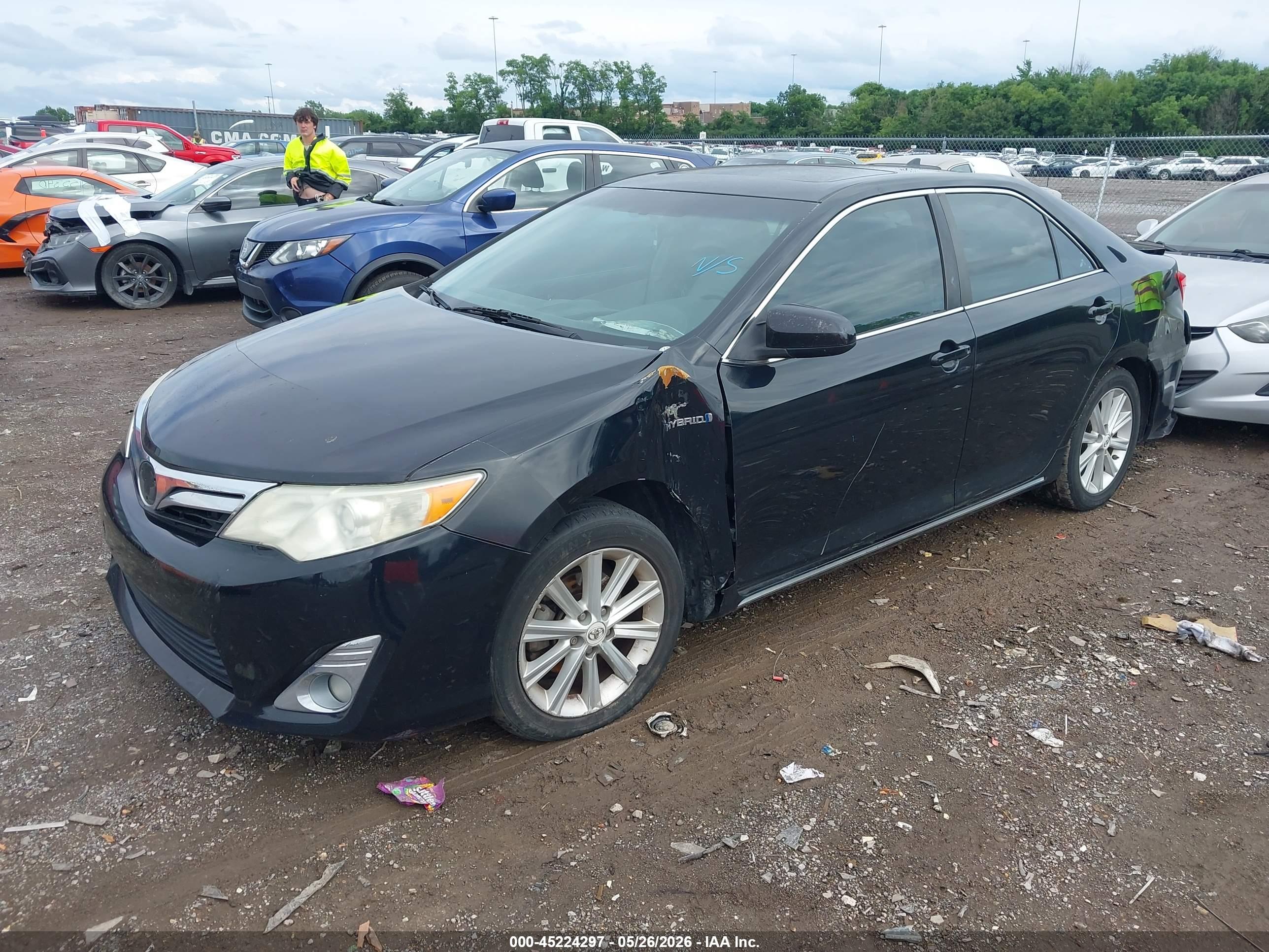TOYOTA CAMRY image 2