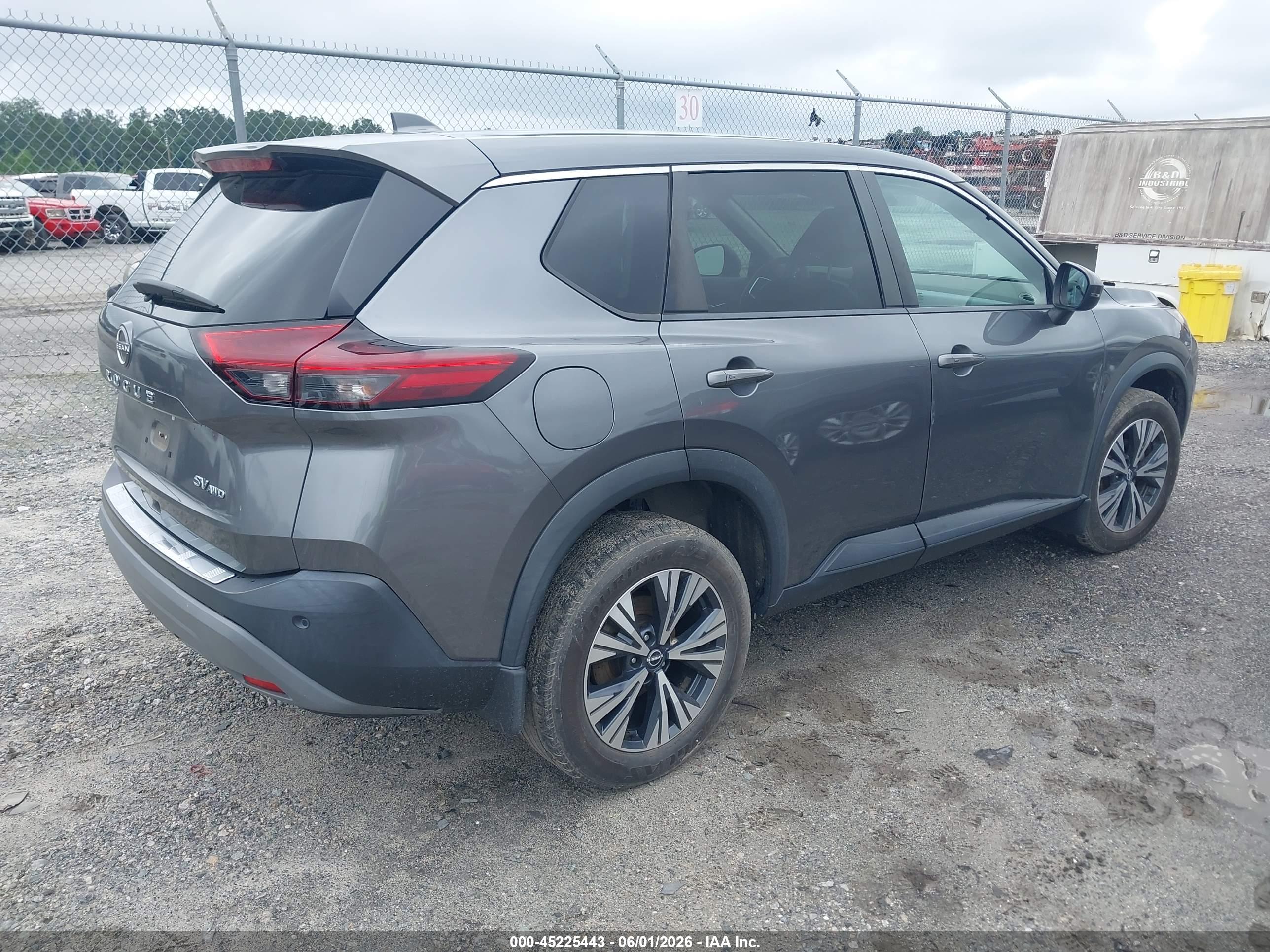 NISSAN ROGUE image 4
