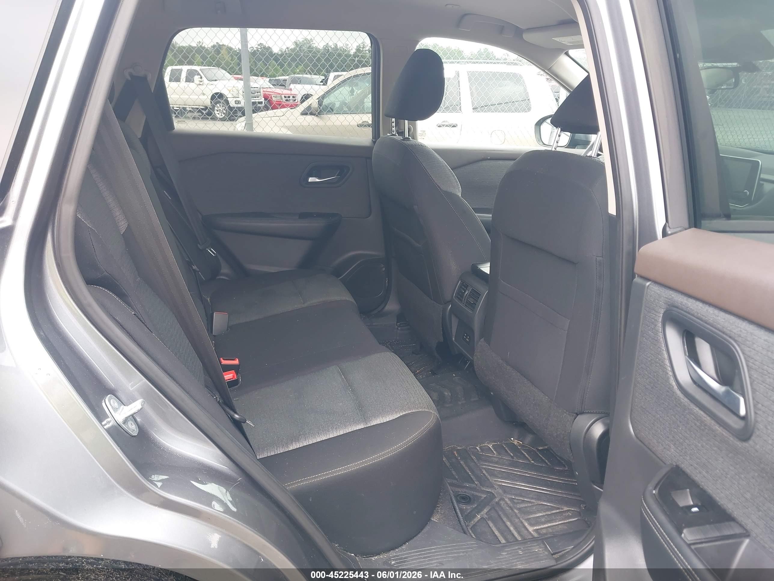 NISSAN ROGUE image 8