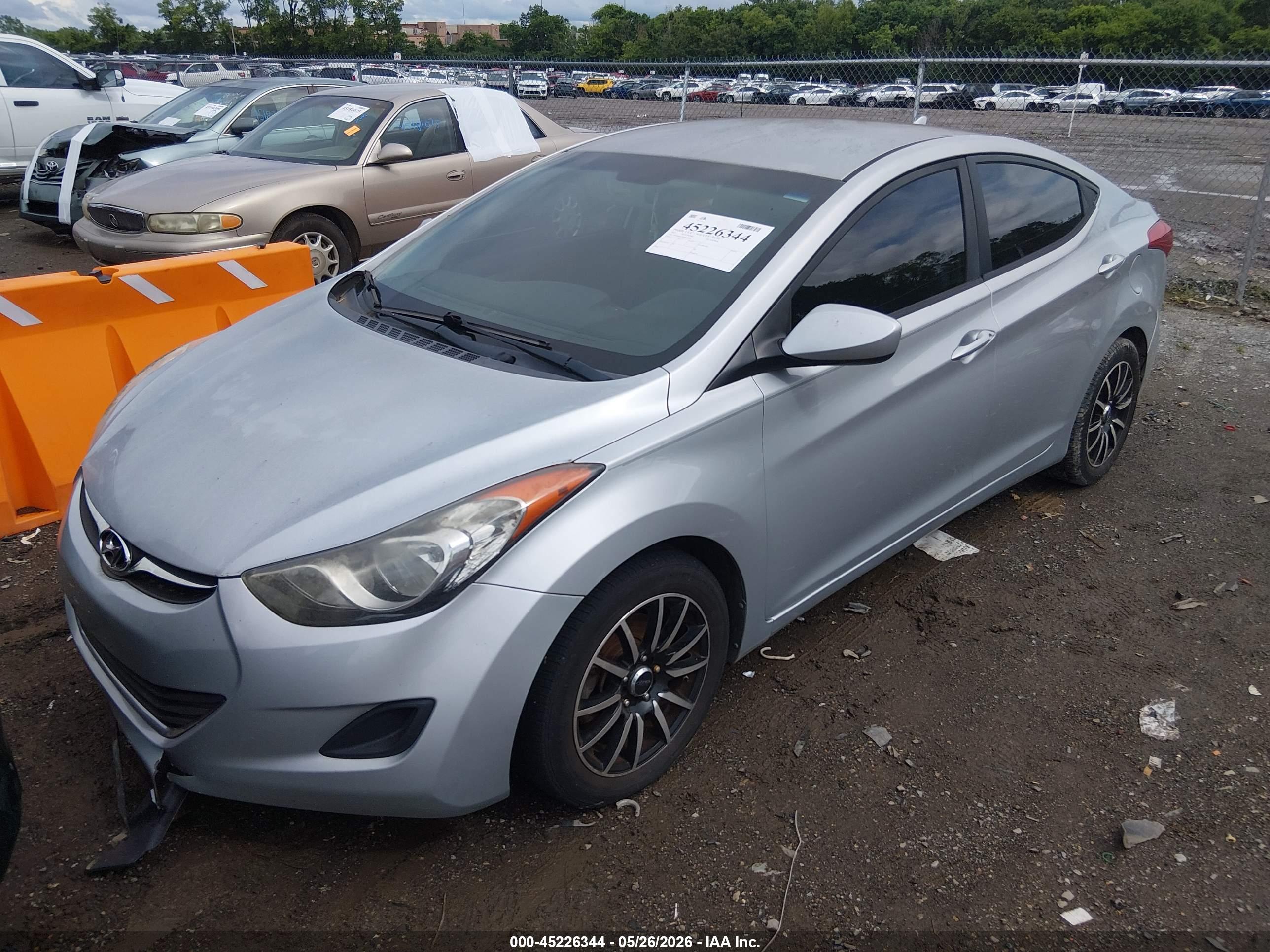 HYUNDAI ELANTRA image 2