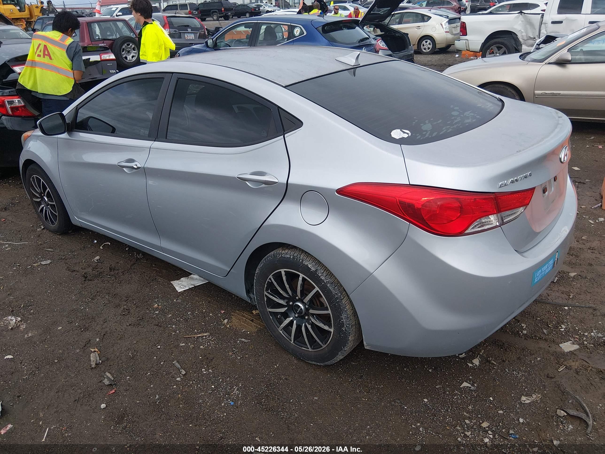 HYUNDAI ELANTRA image 3