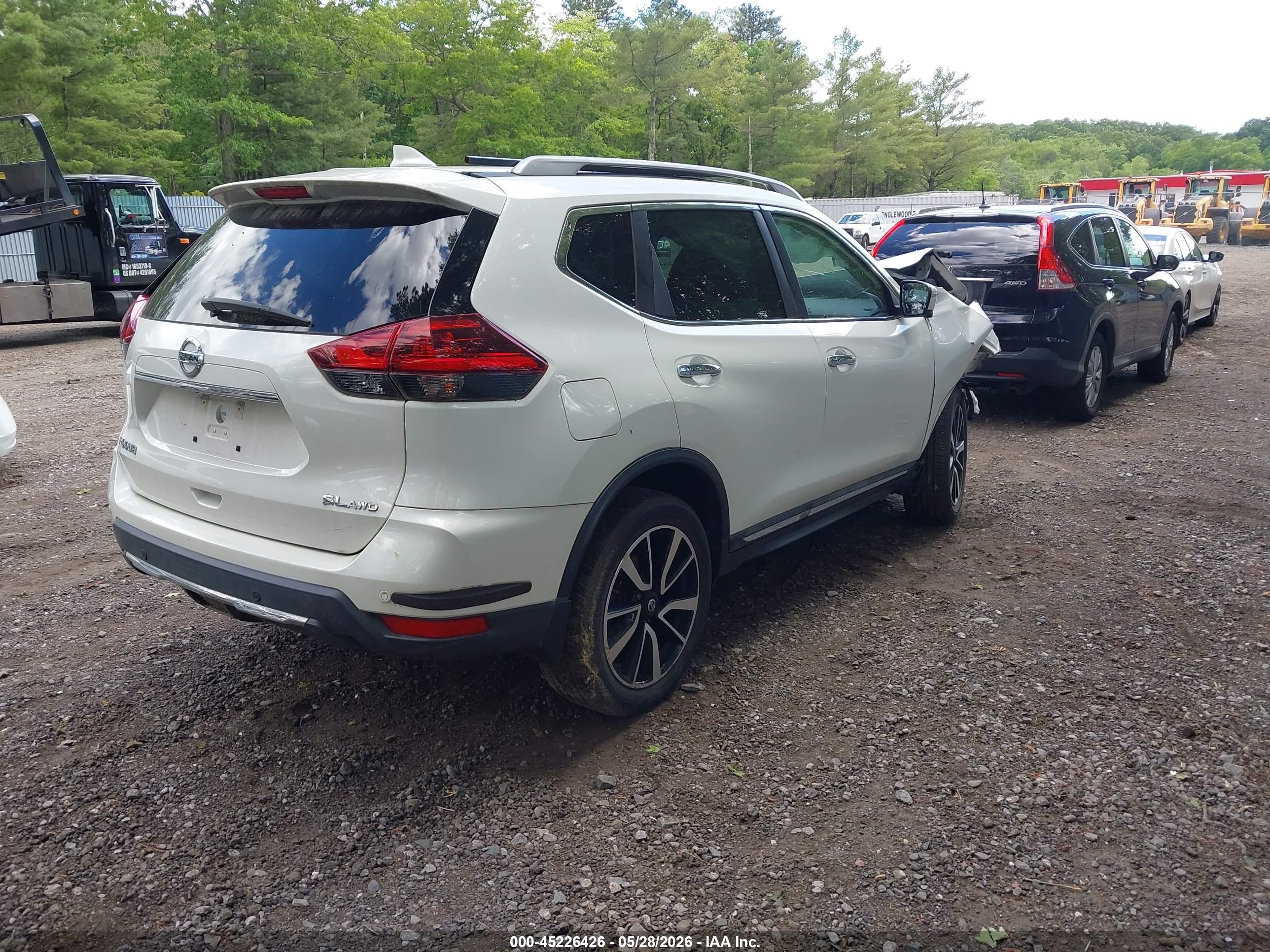 NISSAN ROGUE image 4