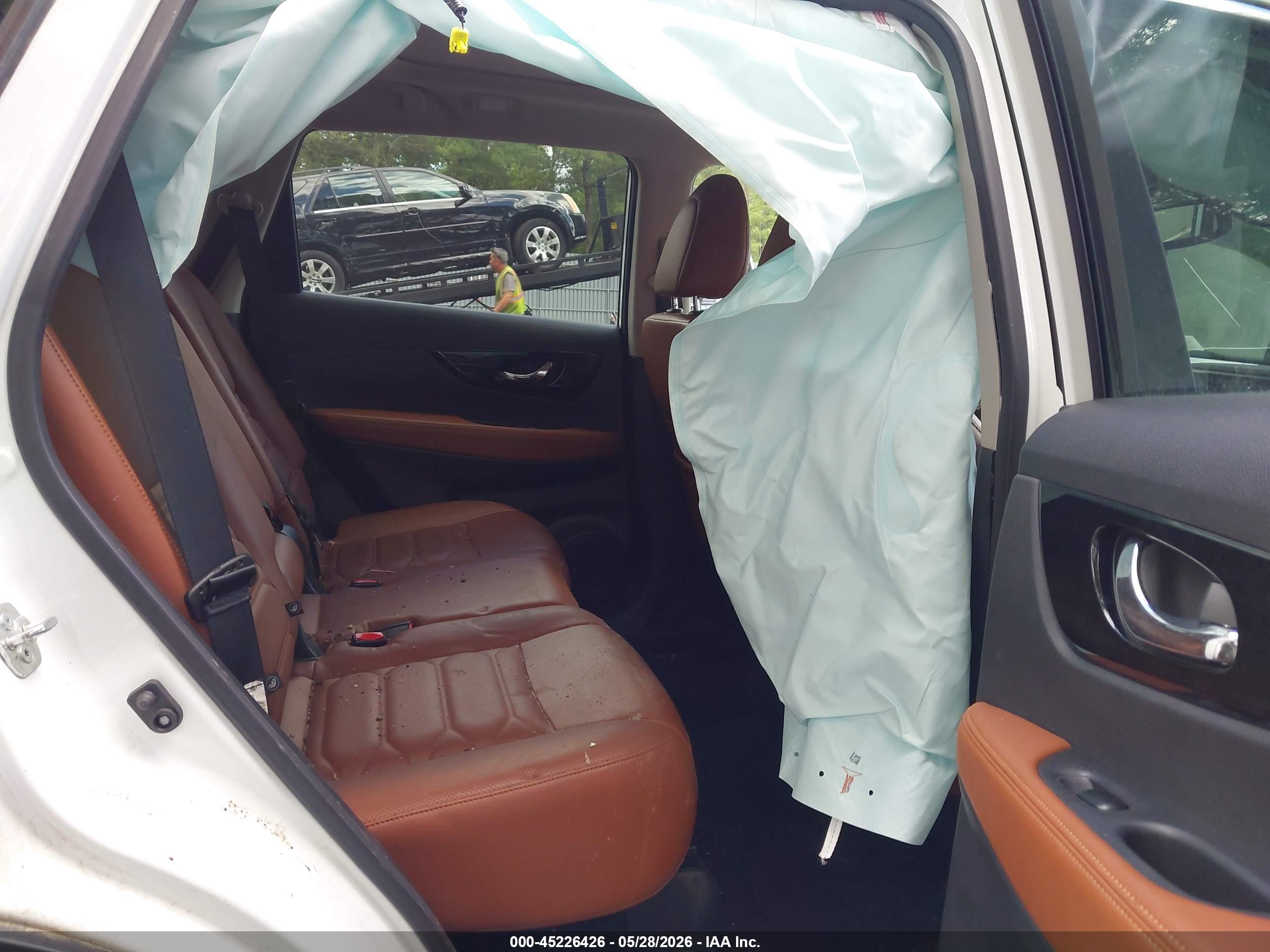 NISSAN ROGUE image 8
