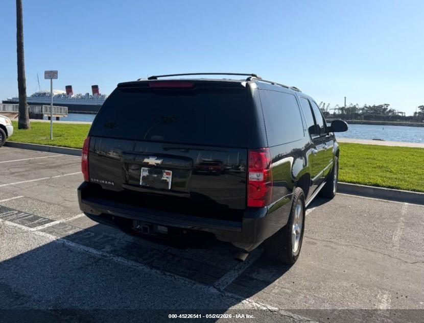 CHEVROLET SUBURBAN image 4