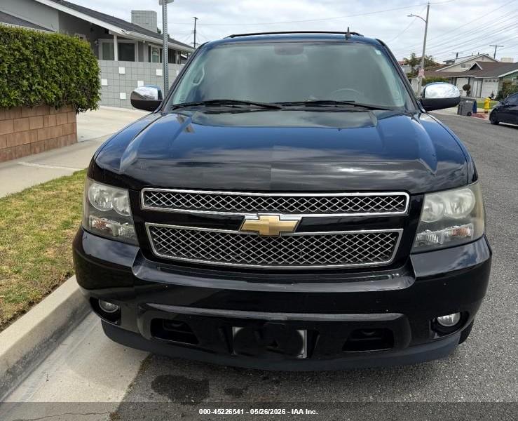 CHEVROLET SUBURBAN image 6