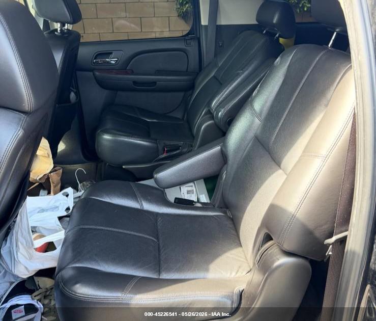 CHEVROLET SUBURBAN image 8