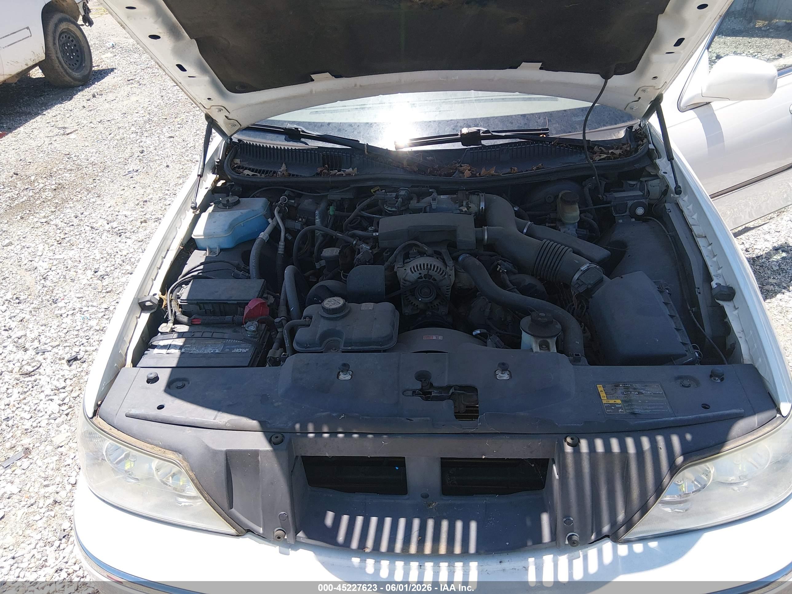 LINCOLN TOWN image 10