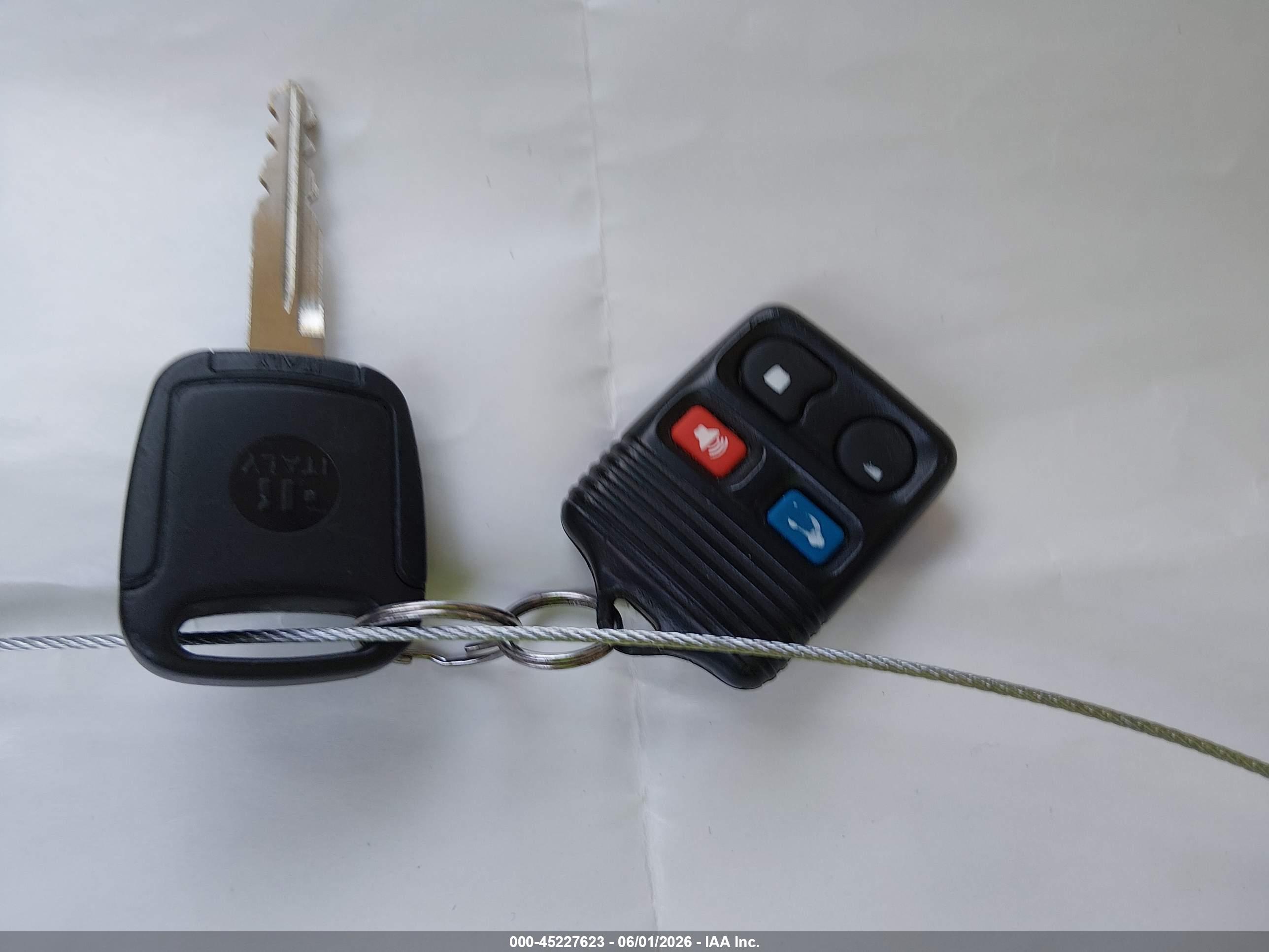 LINCOLN TOWN image 11