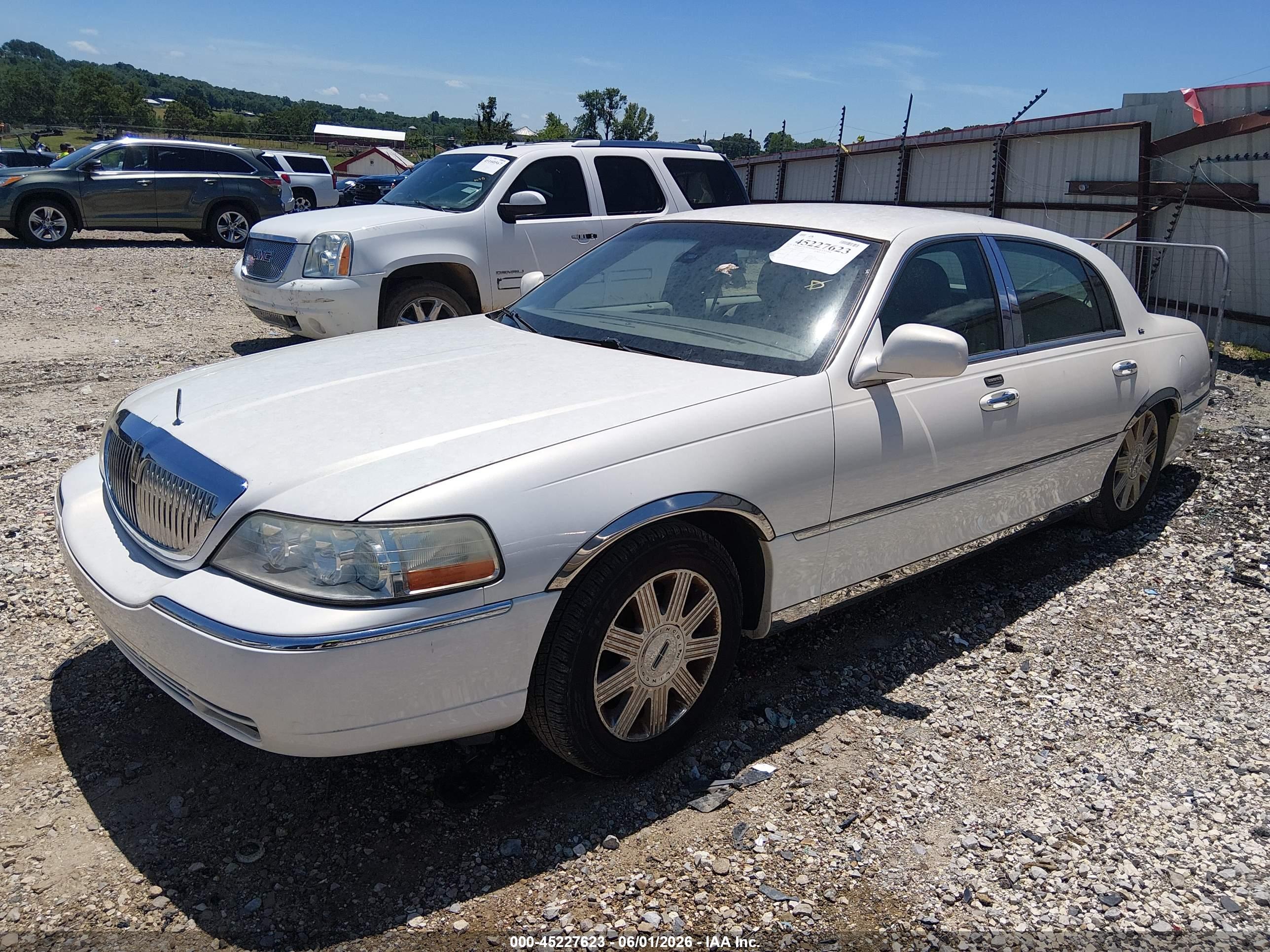 LINCOLN TOWN image 2