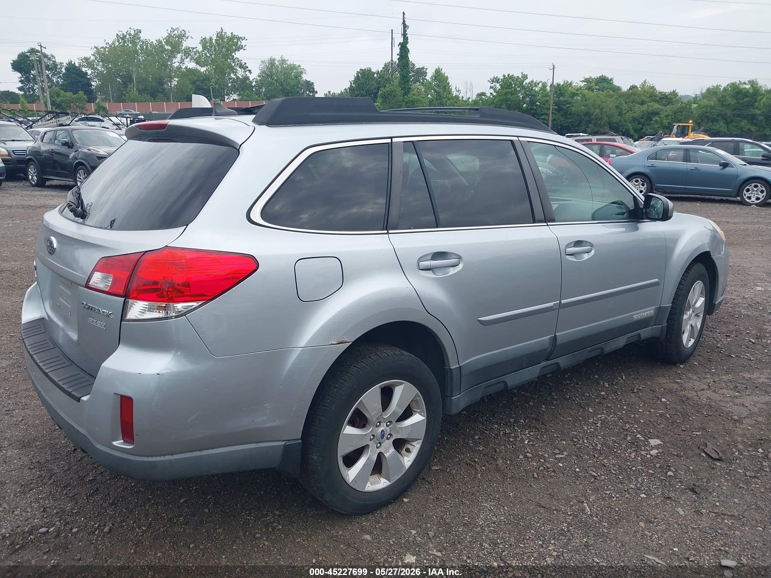 SUBARU OUTBACK image 4