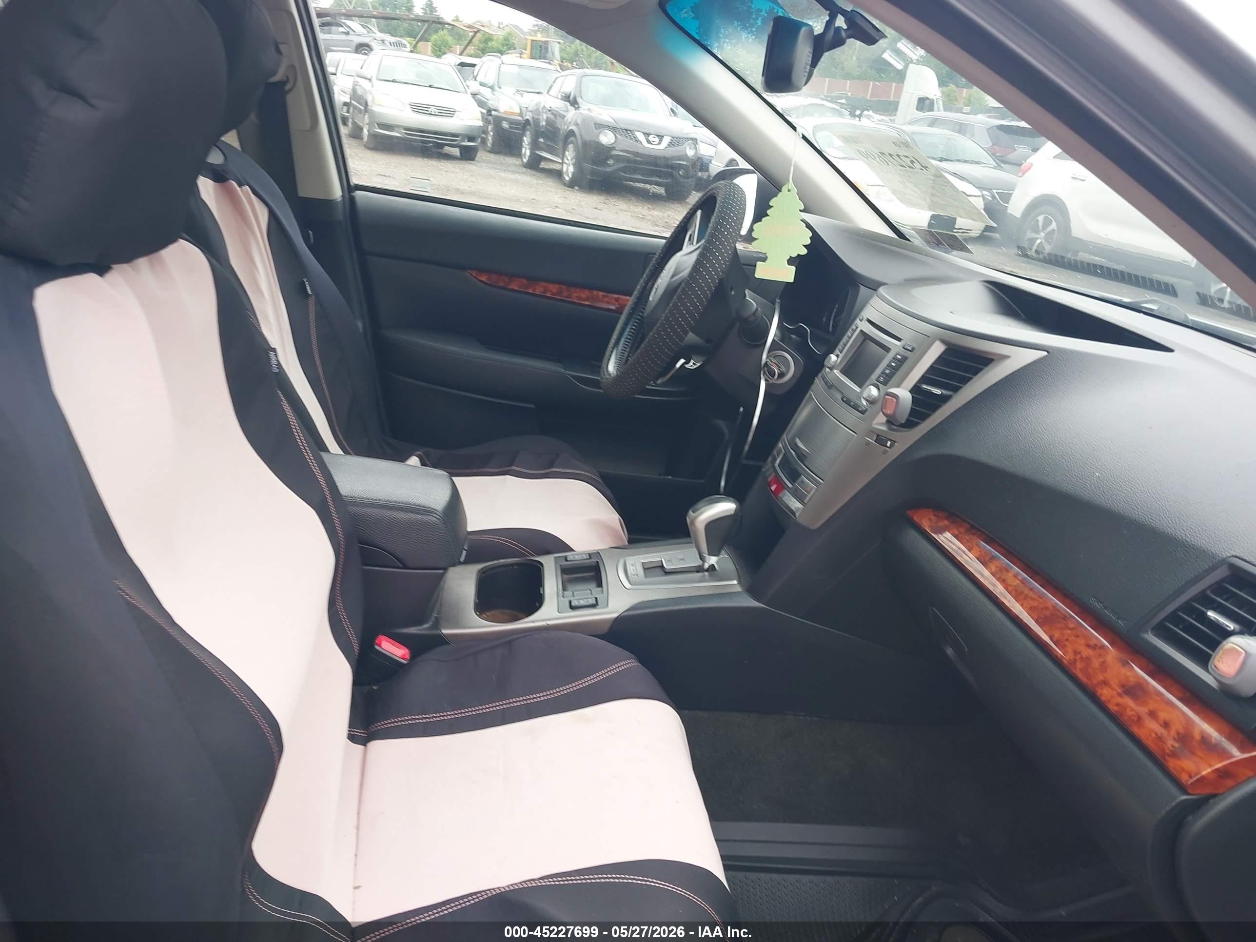 SUBARU OUTBACK image 5
